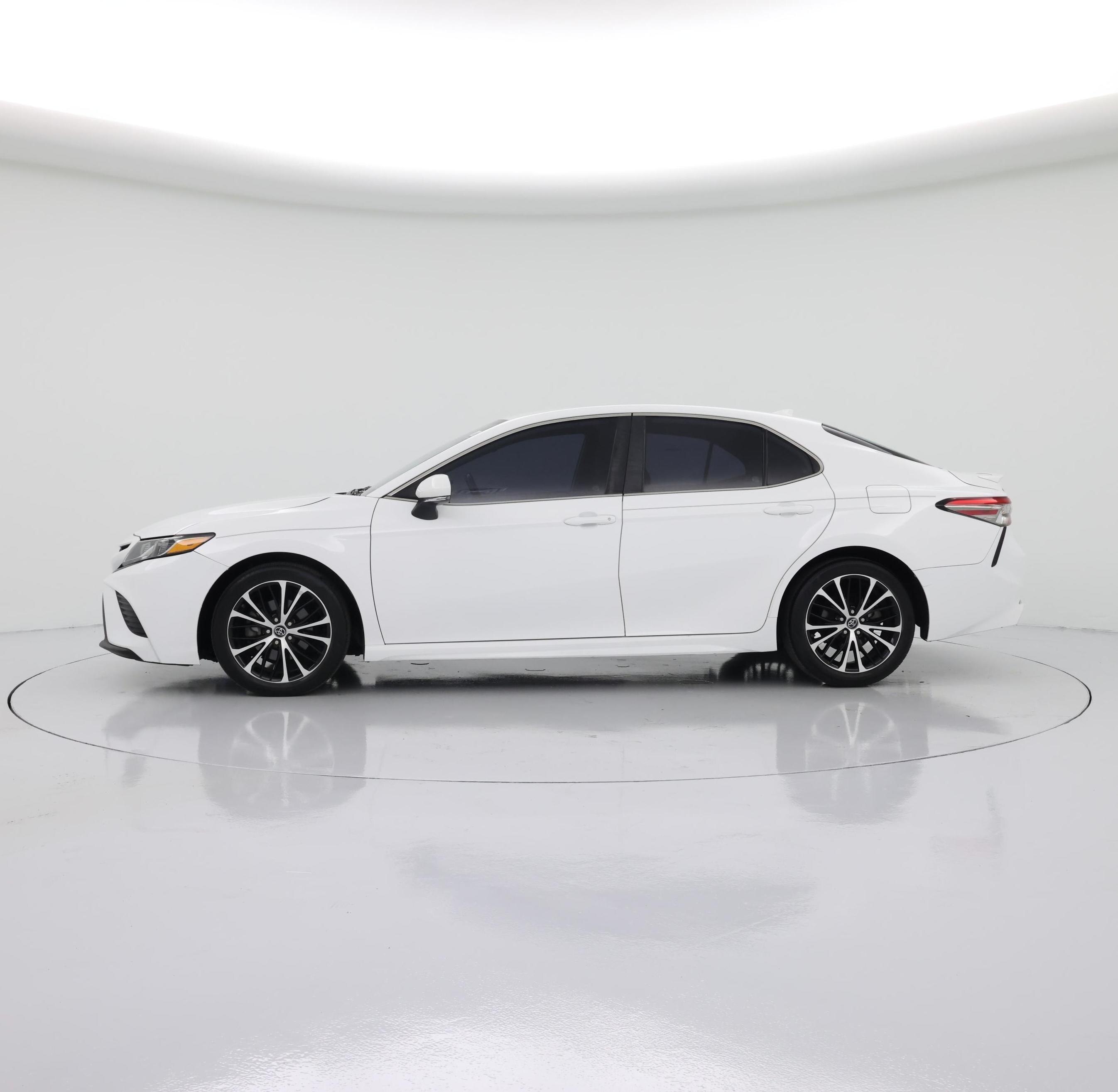 Thumbnail: 2019 Toyota Camry - 3