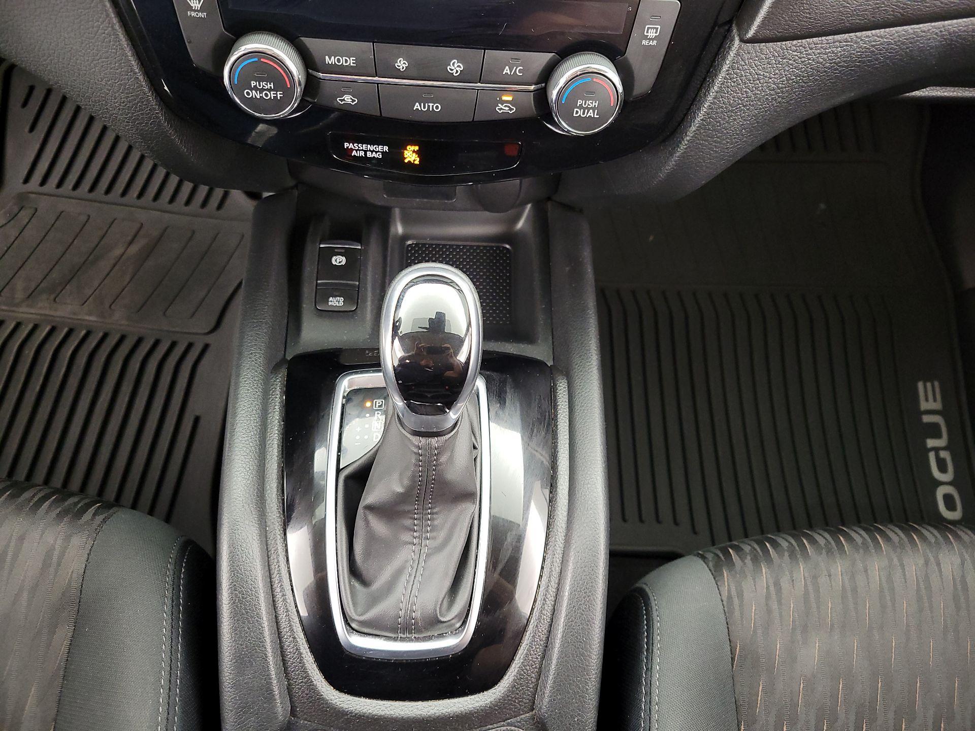 Thumbnail: 2020 Nissan Rogue - 17