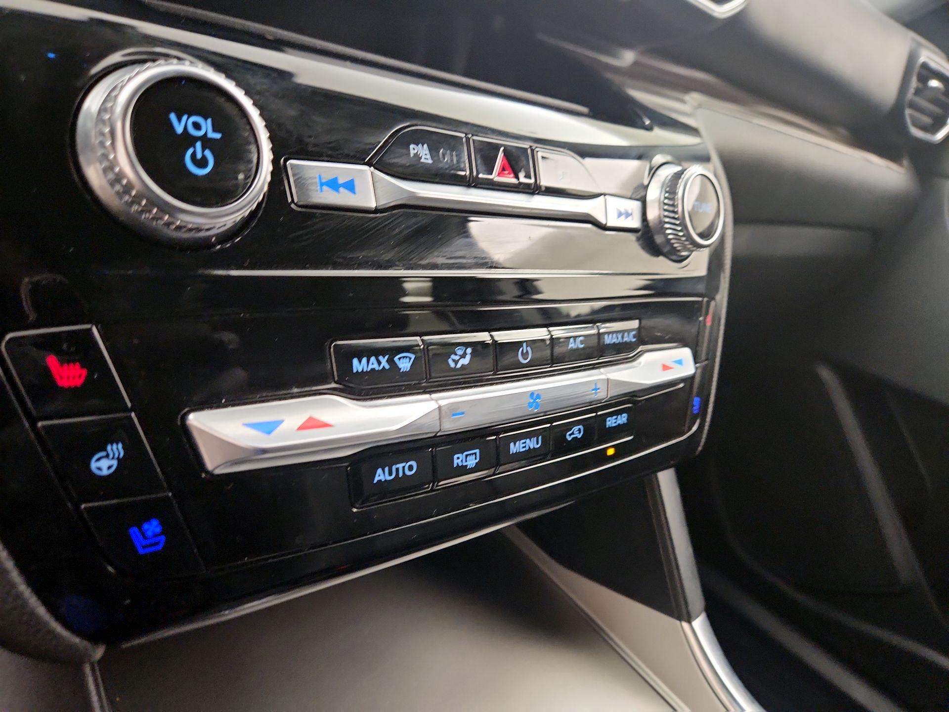 Thumbnail: 2023 Ford Explorer - 17