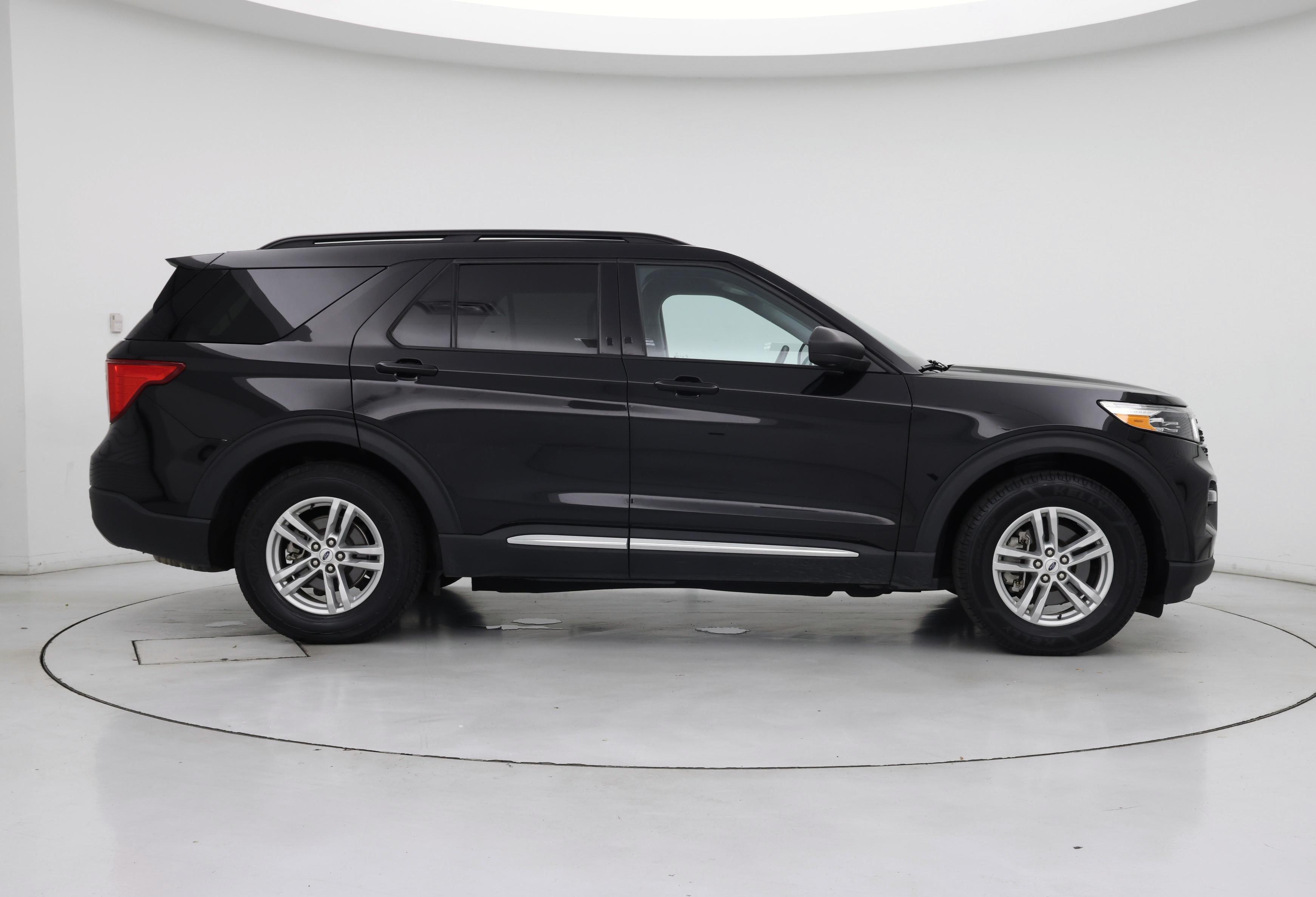 Thumbnail: 2023 Ford Explorer - 7