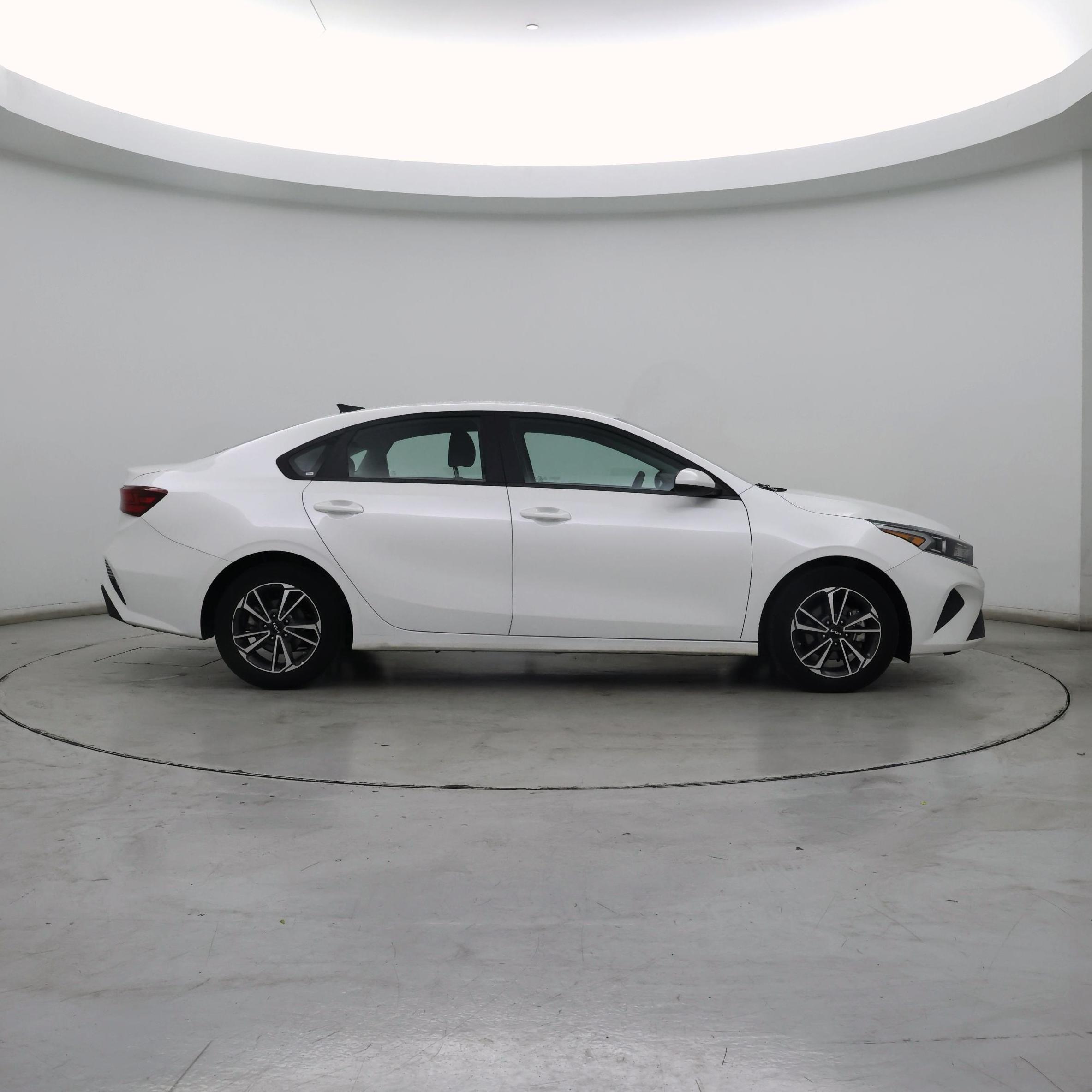 Thumbnail: 2024 Kia Forte - 7