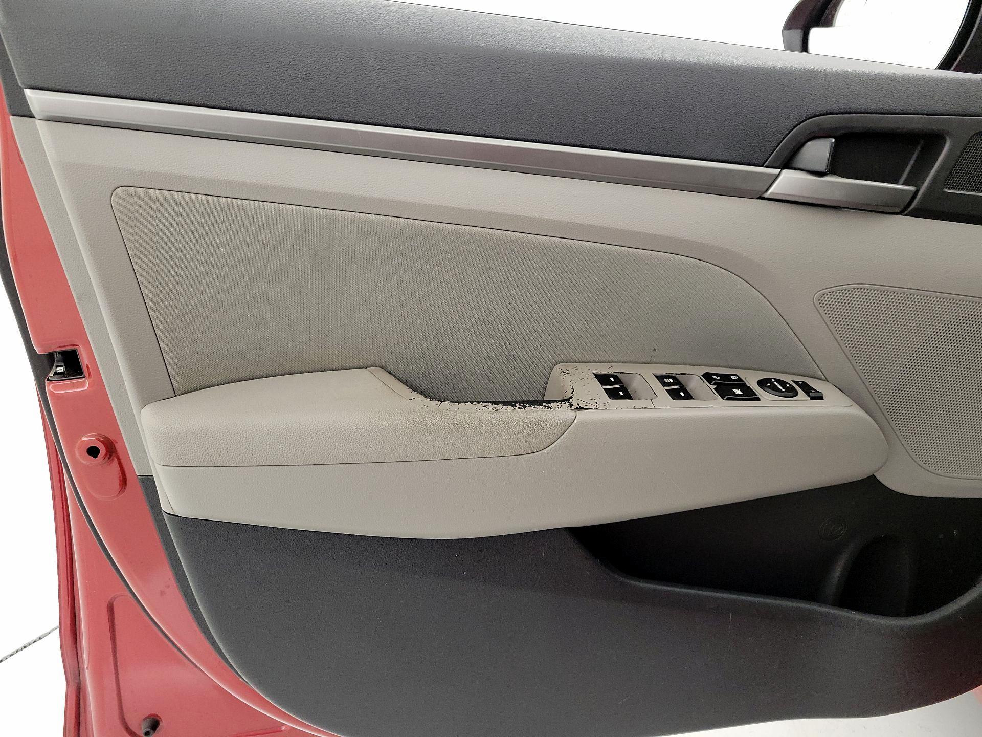 Thumbnail: 2017 Hyundai Elantra - 12