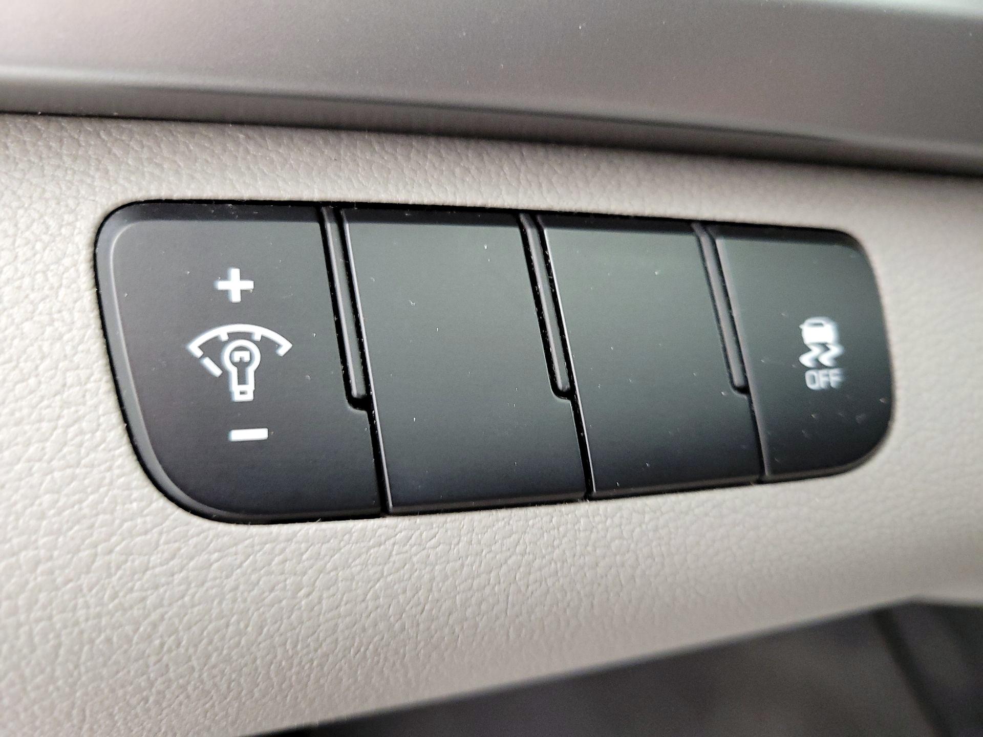 Thumbnail: 2017 Hyundai Elantra - 13