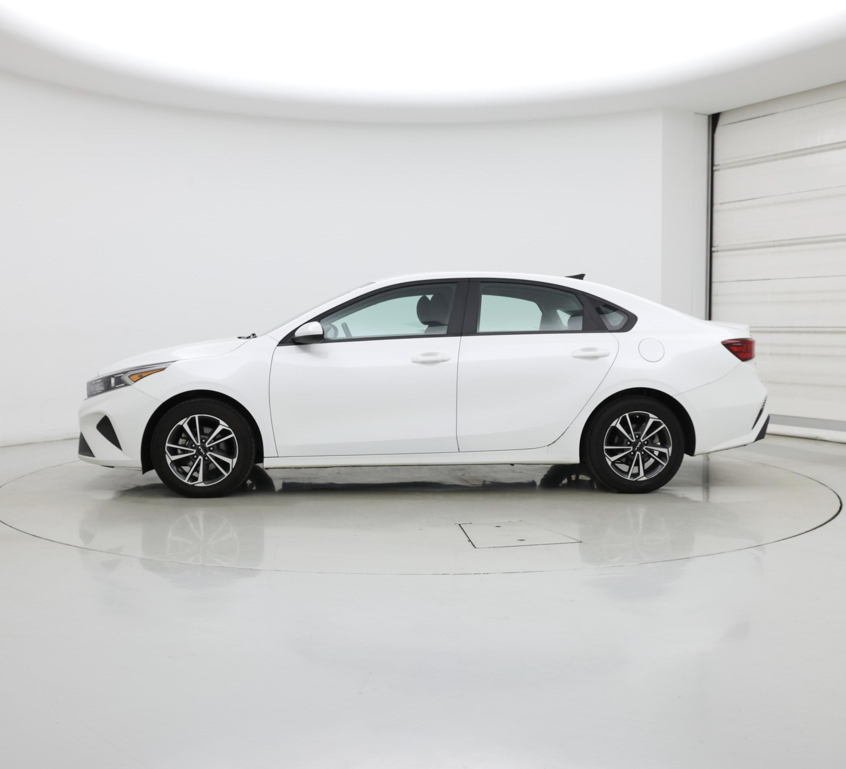 Thumbnail: 2024 Kia Forte - 3