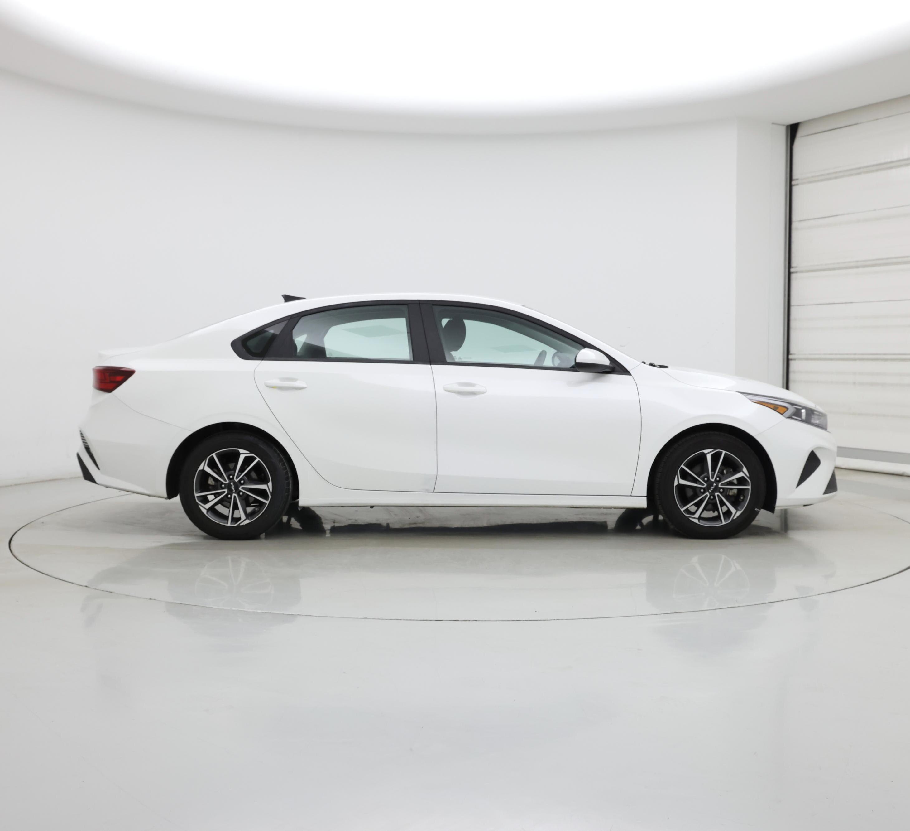 Thumbnail: 2024 Kia Forte - 7