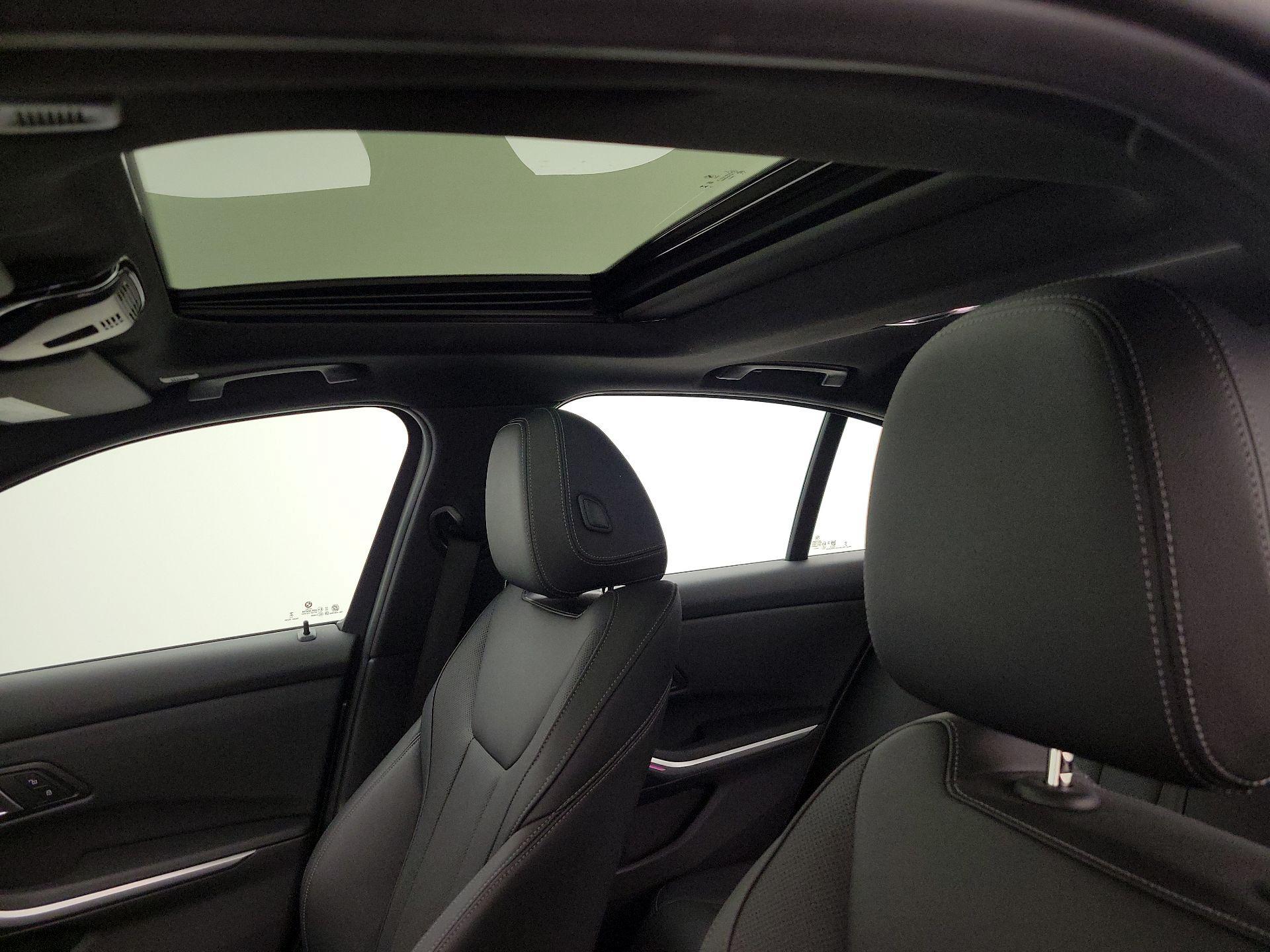 Thumbnail: 2025 BMW 3 Series - 18