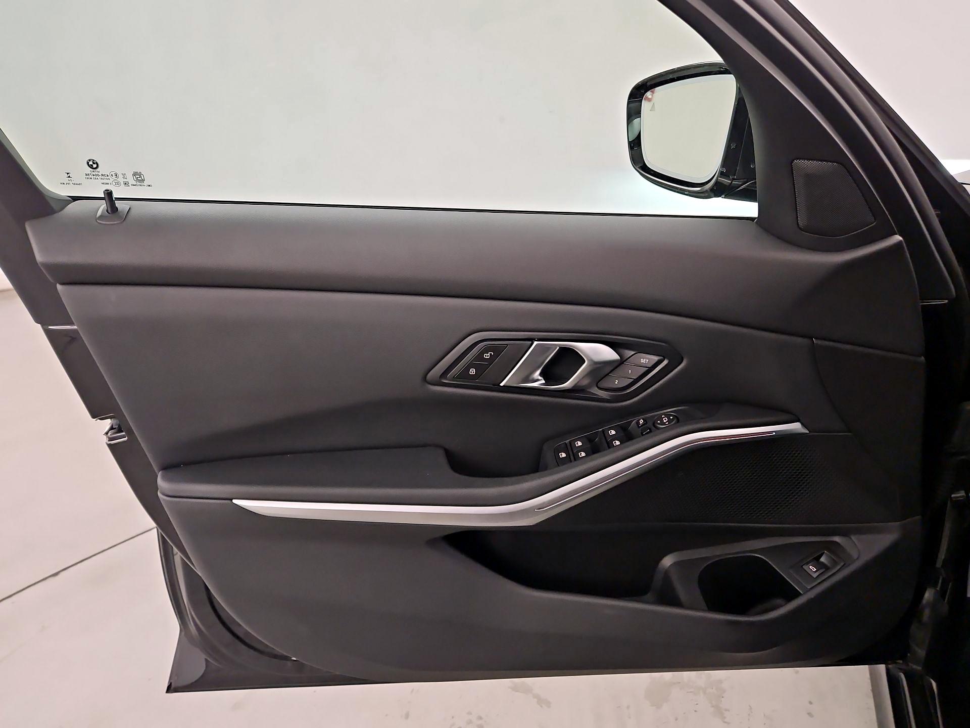 Thumbnail: 2024 BMW 3 Series - 12