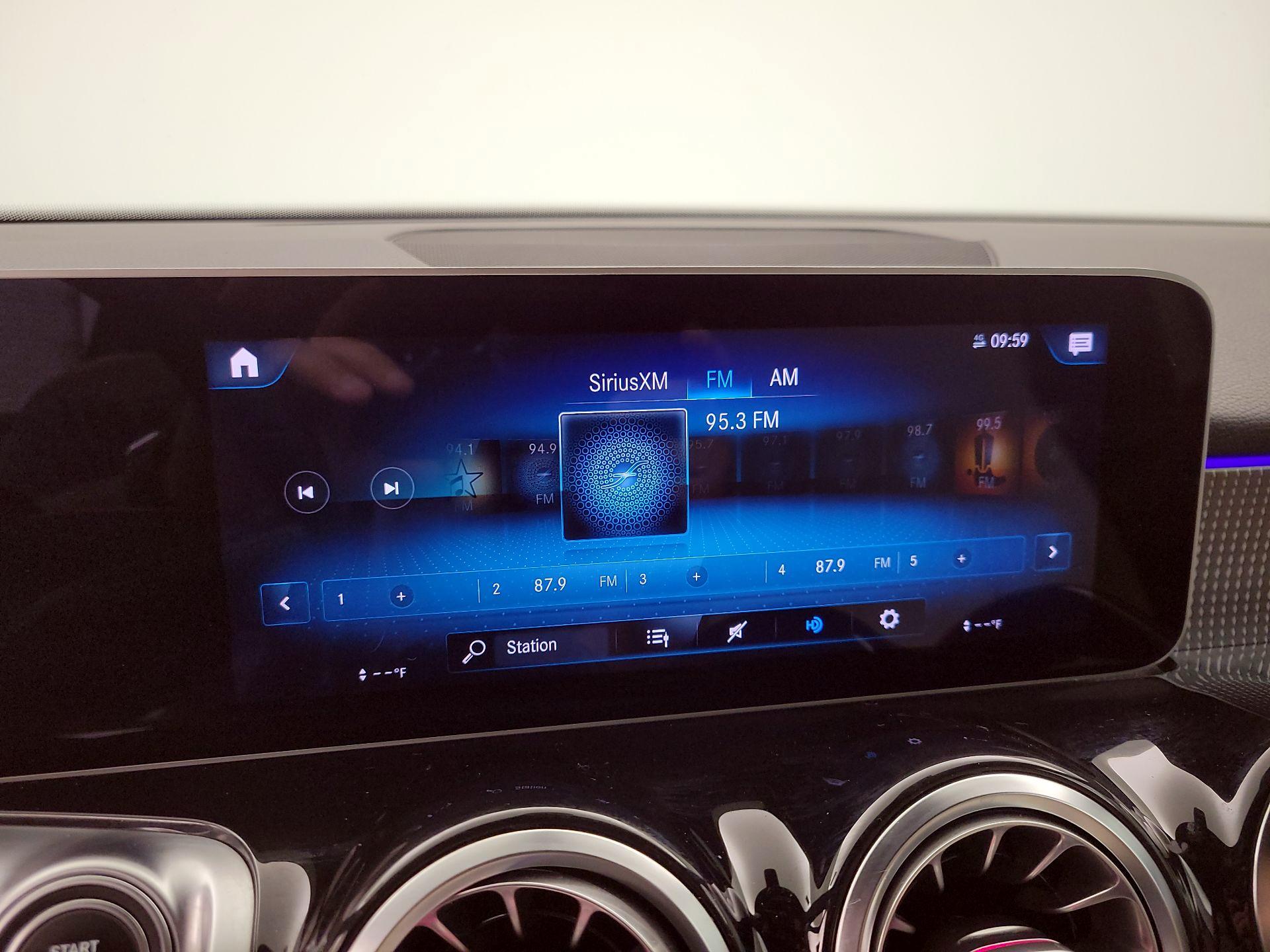 Thumbnail: 2021 Mercedes-Benz GLB - 15