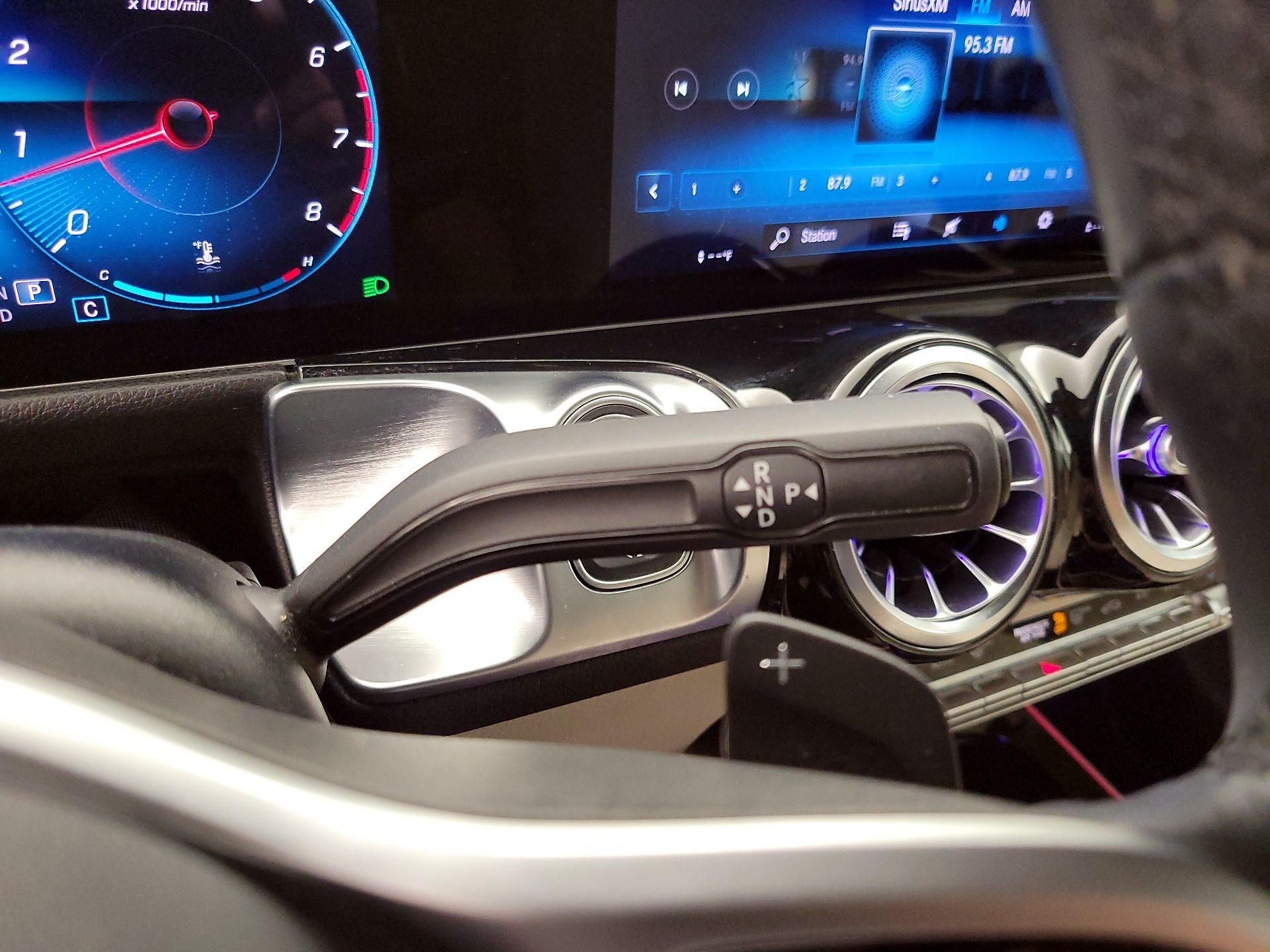 Thumbnail: 2021 Mercedes-Benz GLB - 17