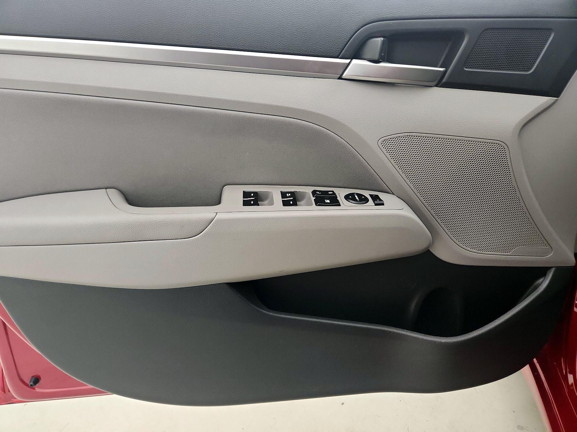 Thumbnail: 2020 Hyundai Elantra - 12