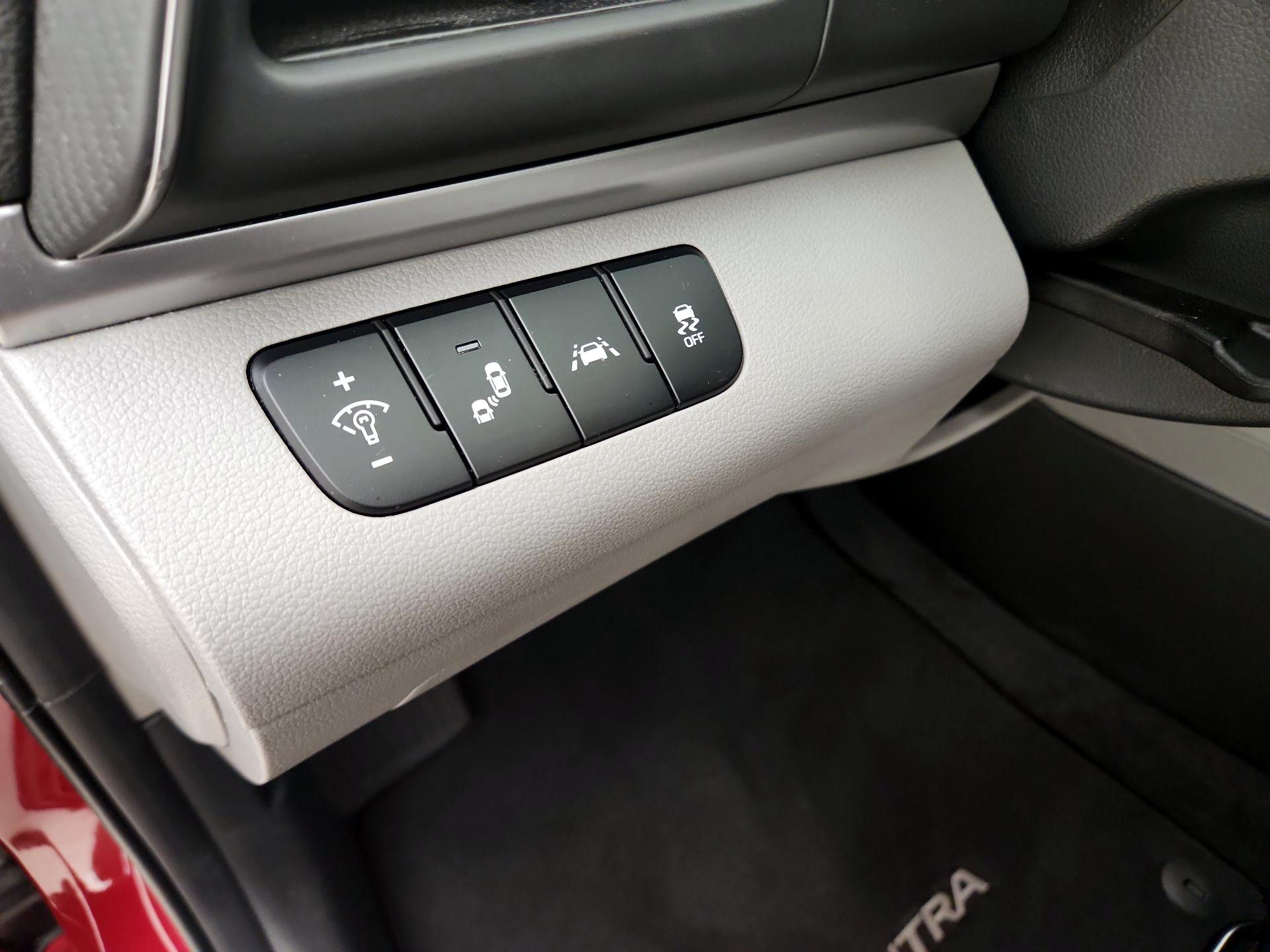 Thumbnail: 2020 Hyundai Elantra - 13