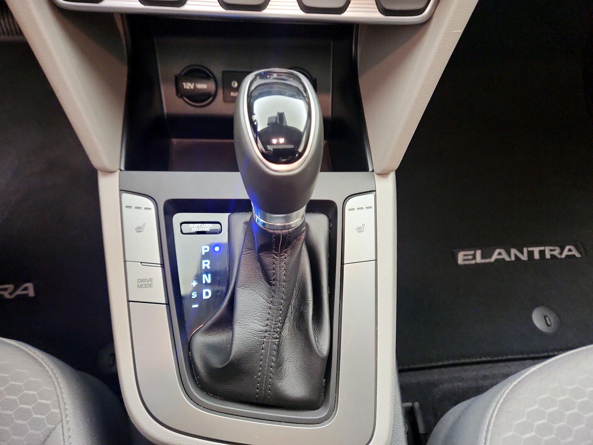 Thumbnail: 2020 Hyundai Elantra - 17