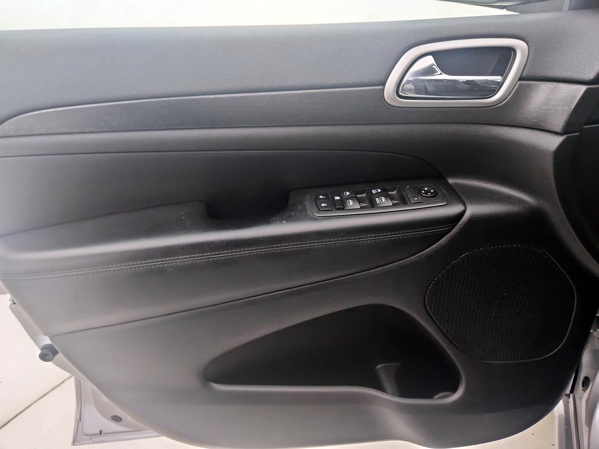 Thumbnail: 2018 Jeep Grand Cherokee - 12