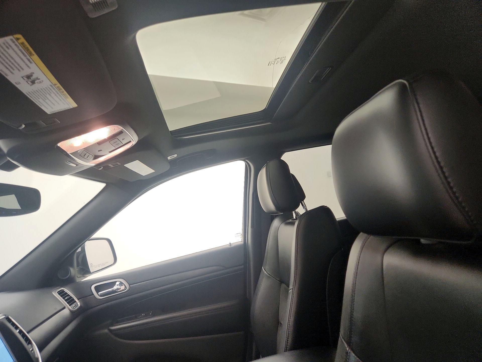 Thumbnail: 2018 Jeep Grand Cherokee - 20