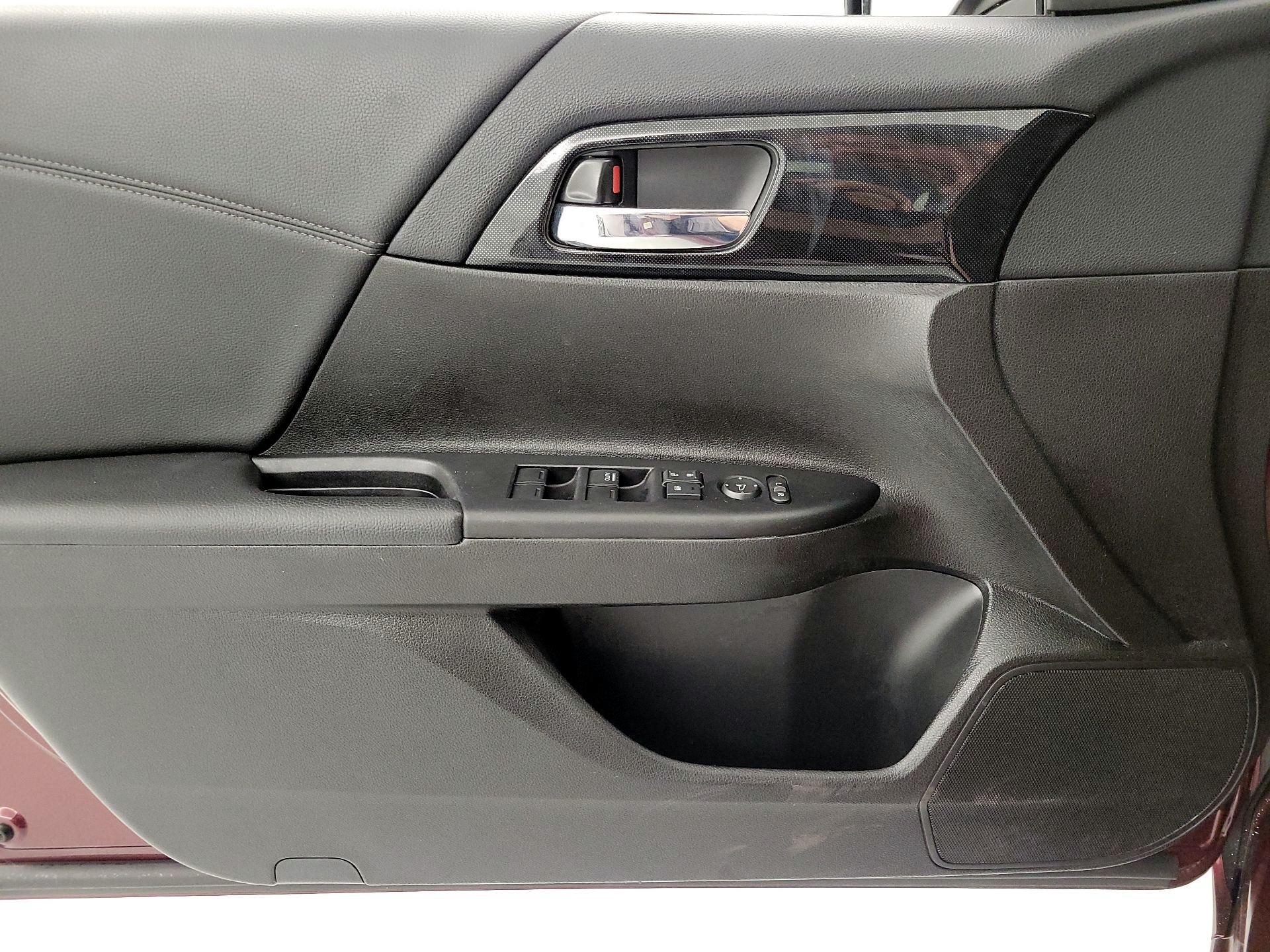 Thumbnail: 2015 Honda Accord - 12