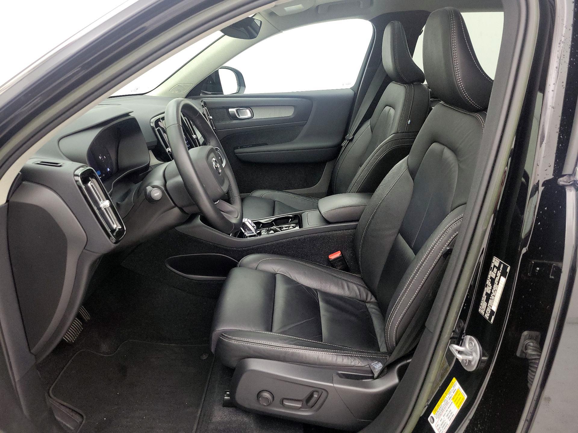 Thumbnail: 2023 Volvo XC40 - 11