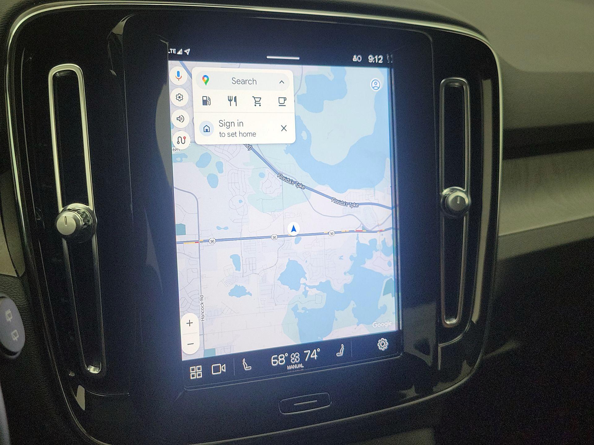 Thumbnail: 2023 Volvo XC40 - 14