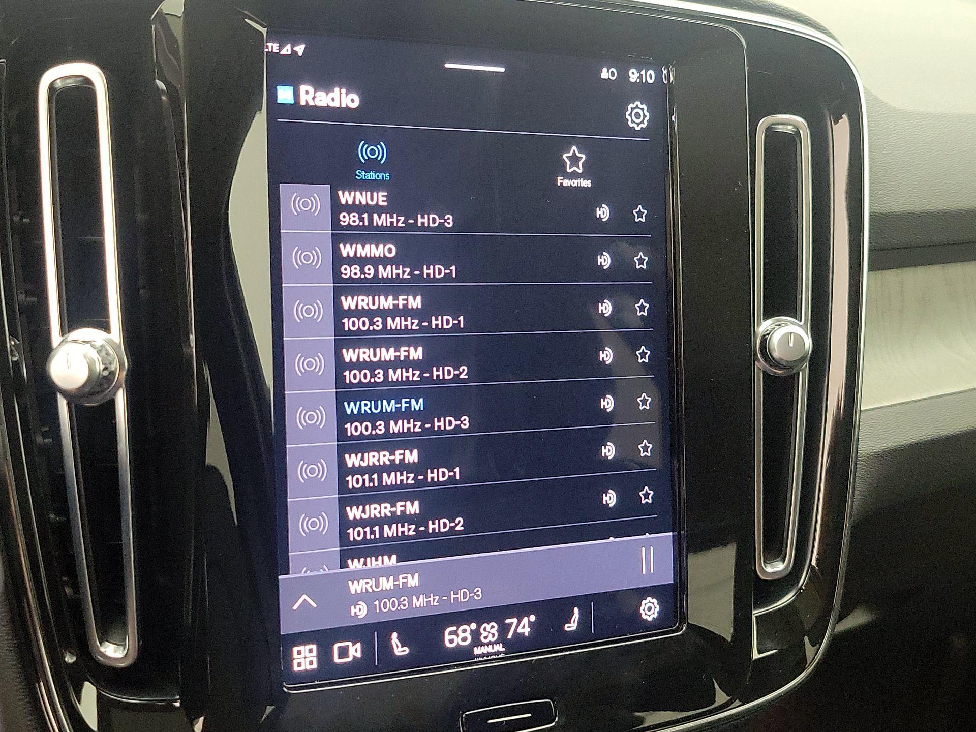 Thumbnail: 2023 Volvo XC40 - 16