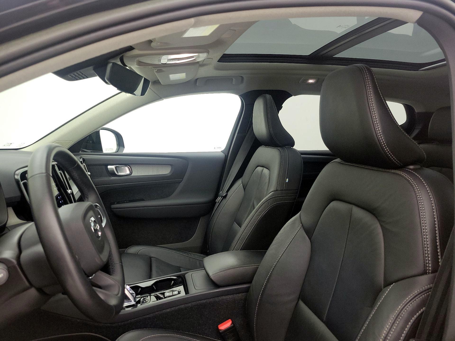 Thumbnail: 2023 Volvo XC40 - 20