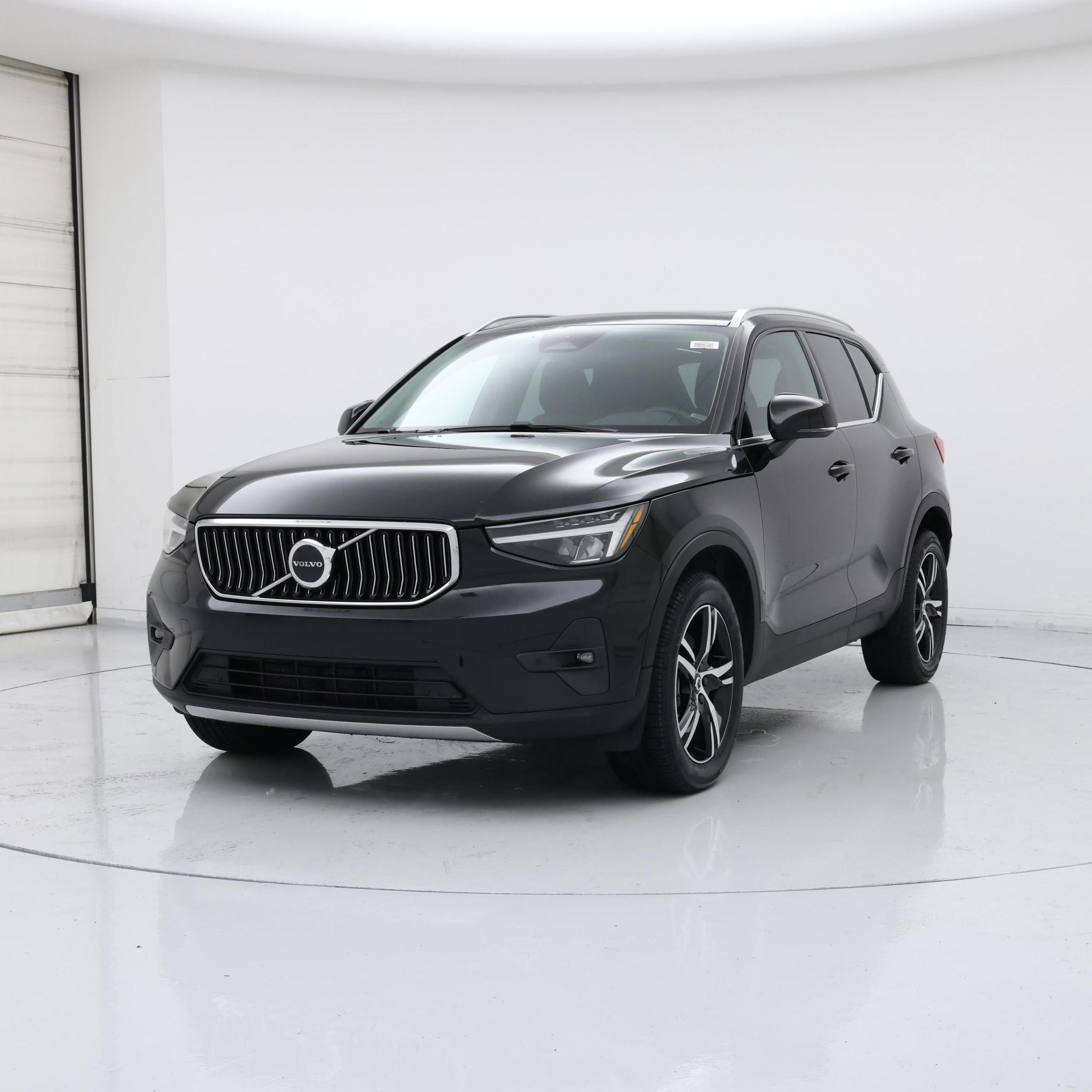 Thumbnail: 2023 Volvo XC40 - 4