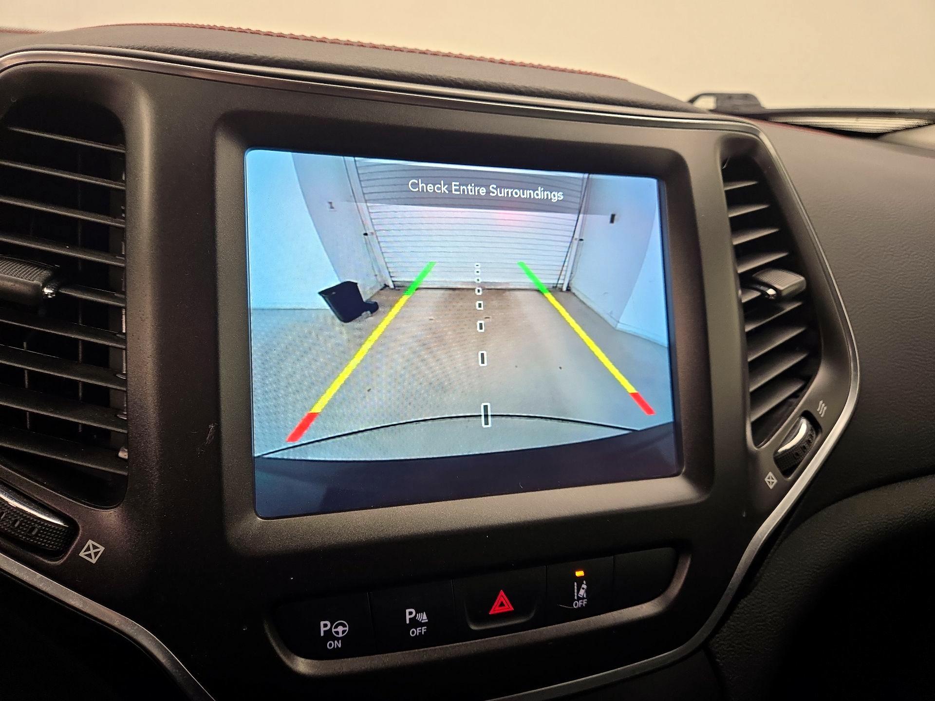 Thumbnail: 2021 Jeep Cherokee - 15