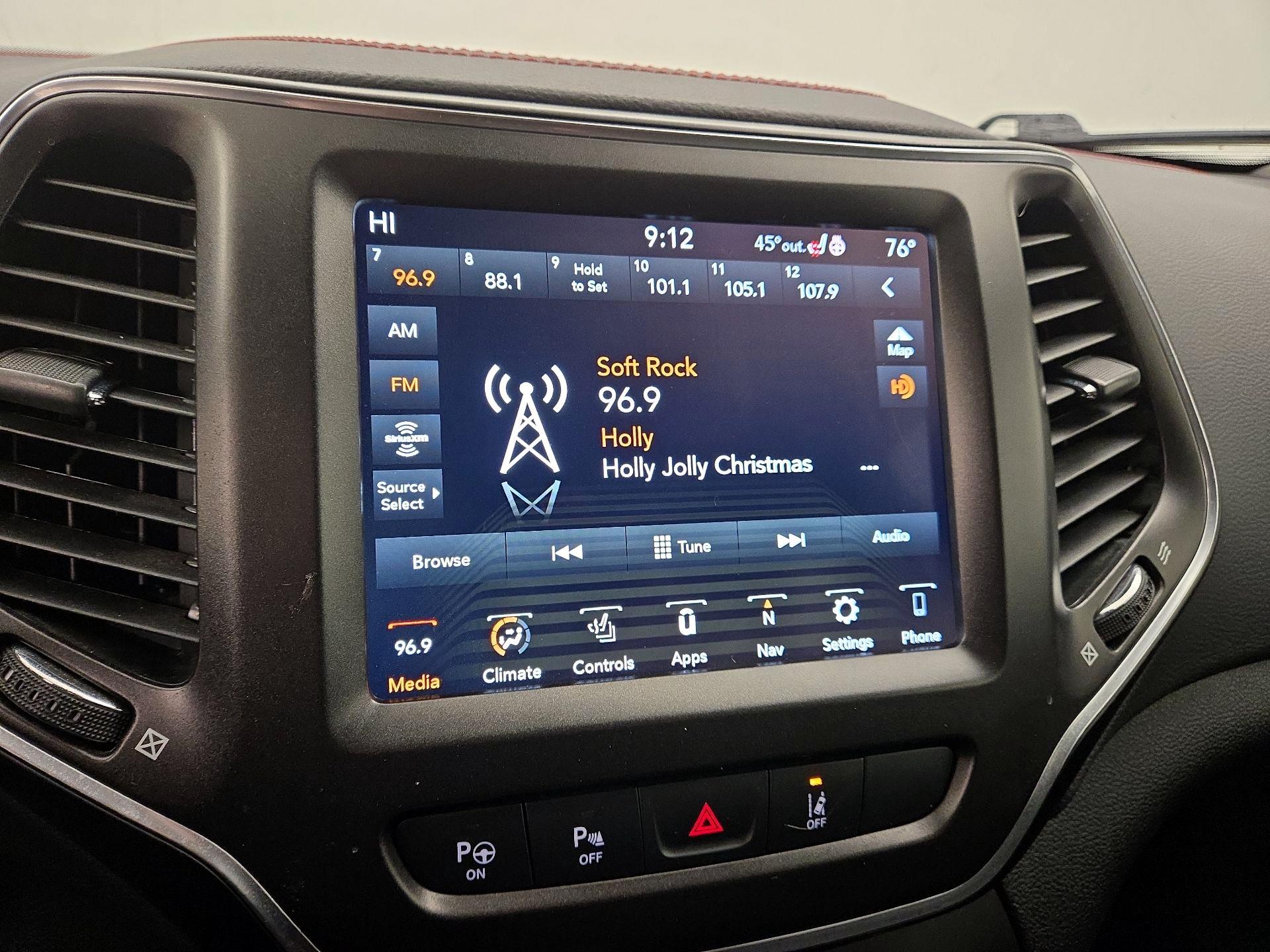 Thumbnail: 2021 Jeep Cherokee - 16