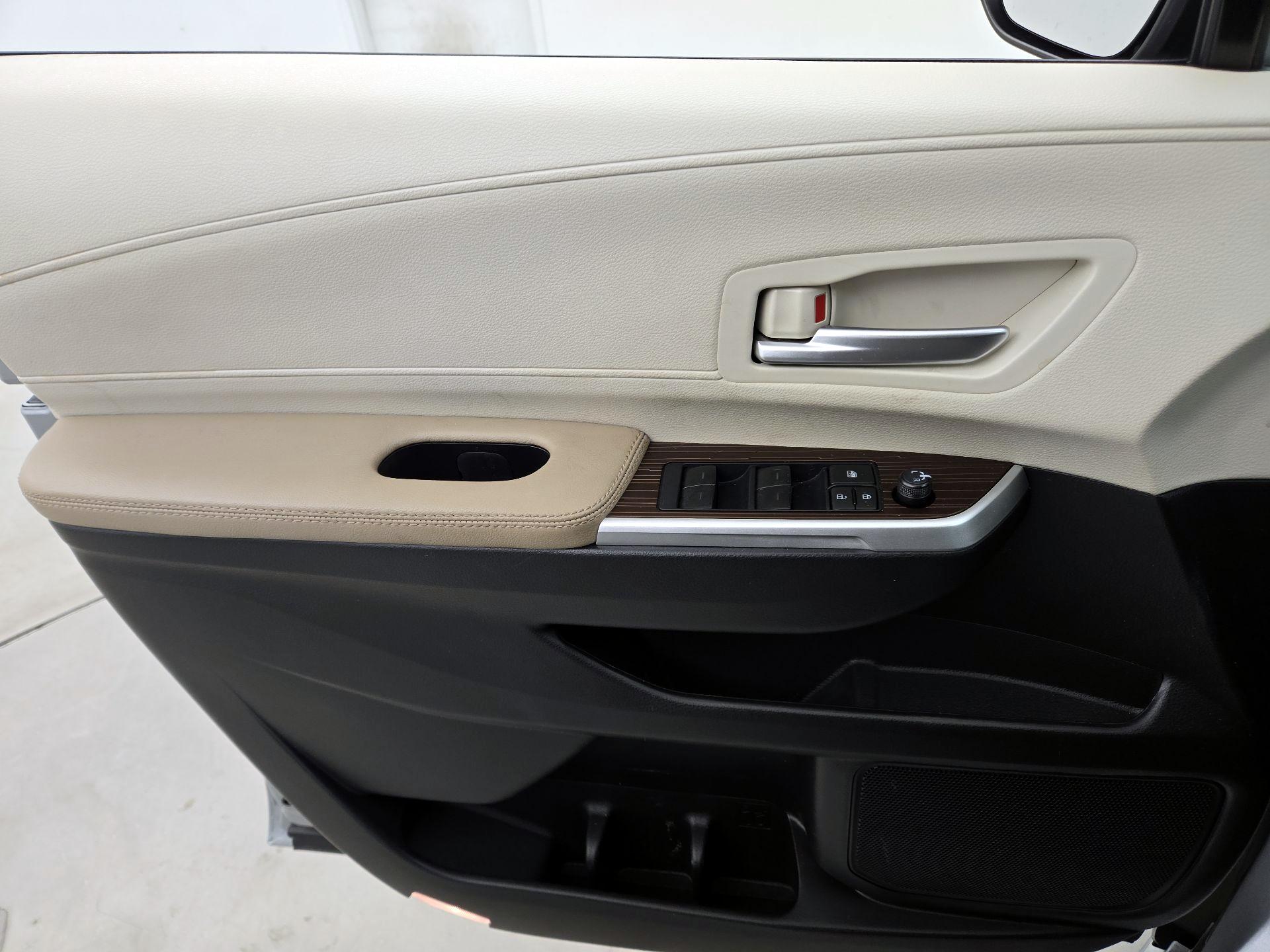 Thumbnail: 2024 Toyota Sienna - 12