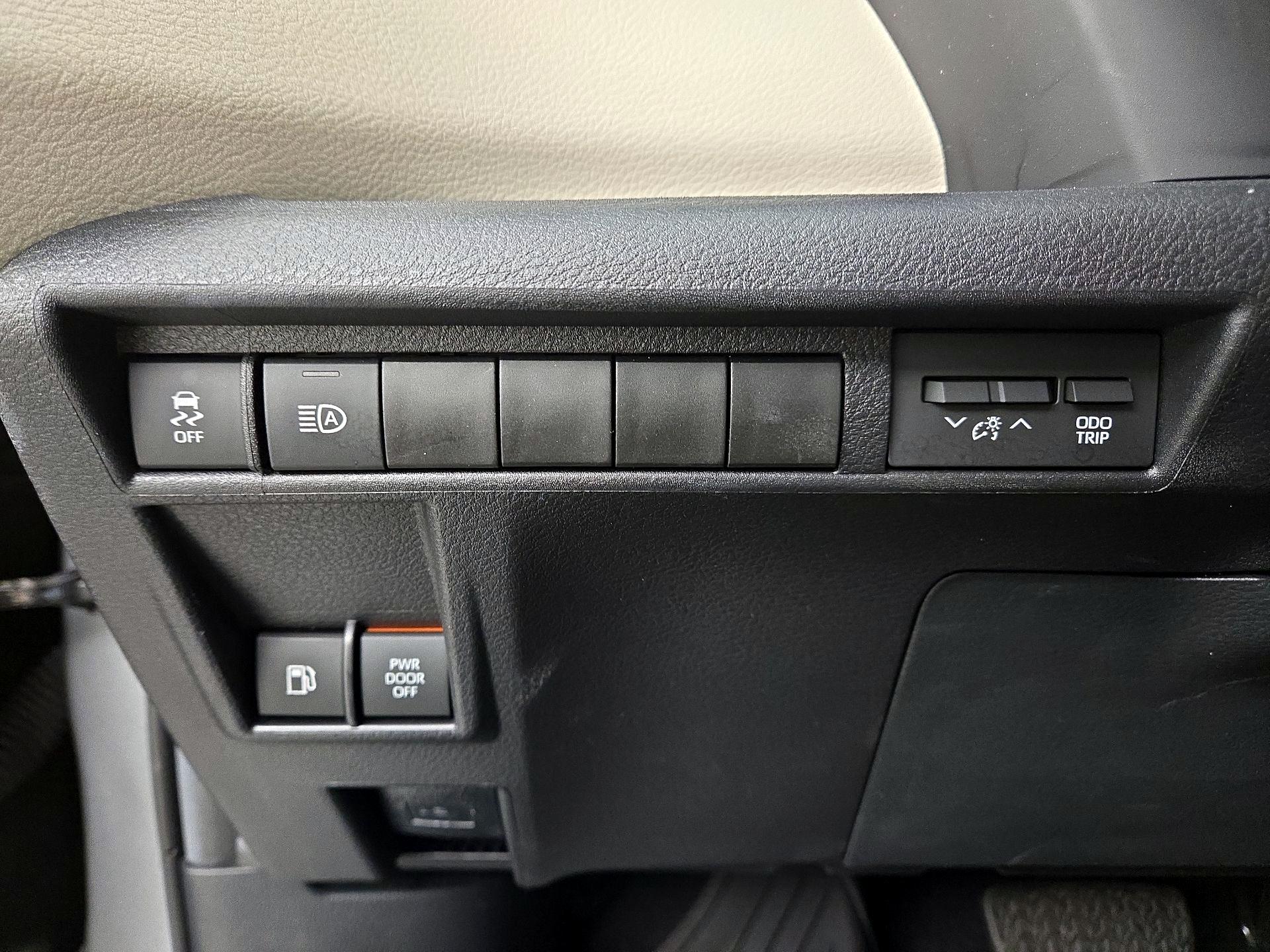 Thumbnail: 2024 Toyota Sienna - 13