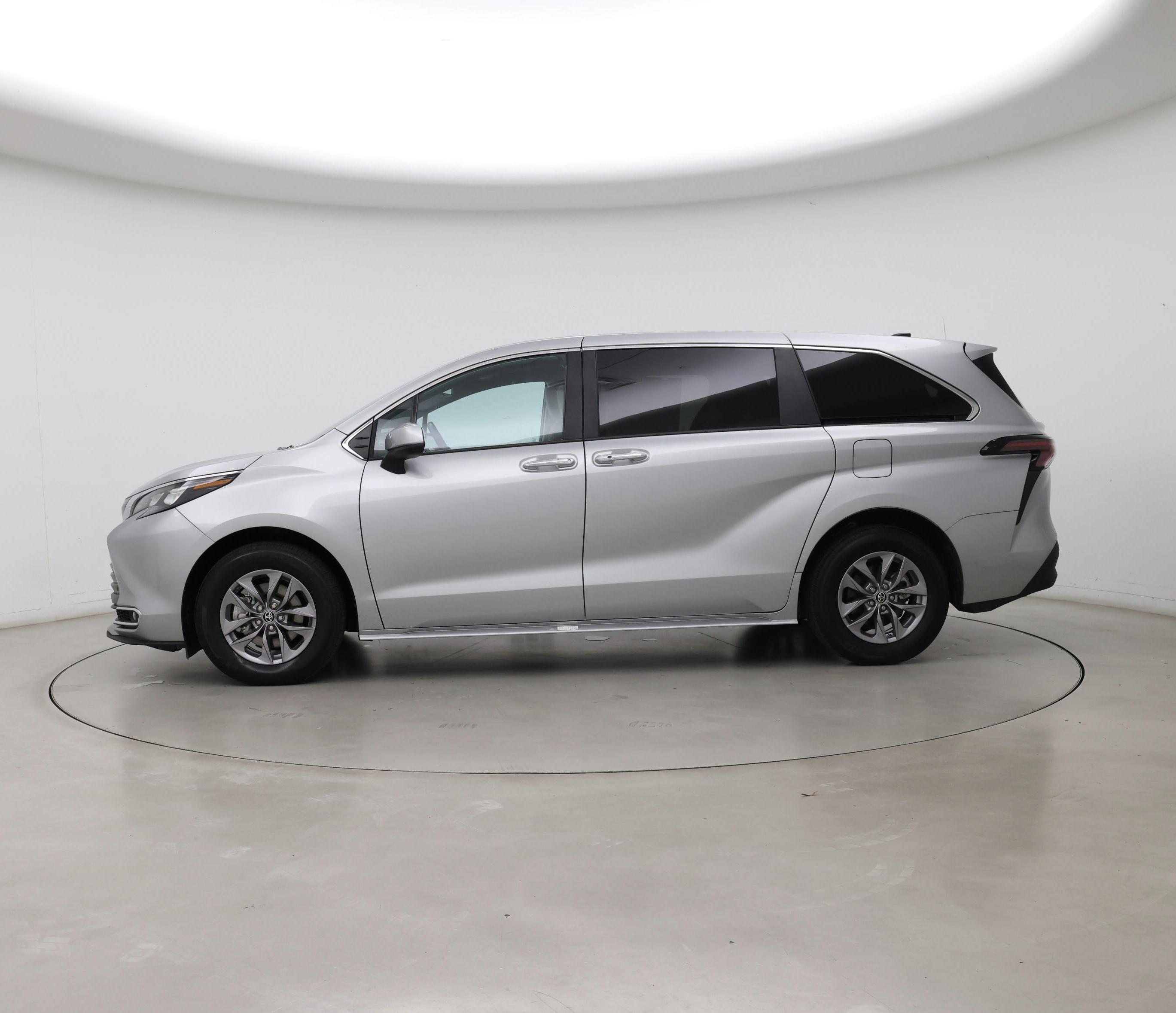 Thumbnail: 2024 Toyota Sienna - 3