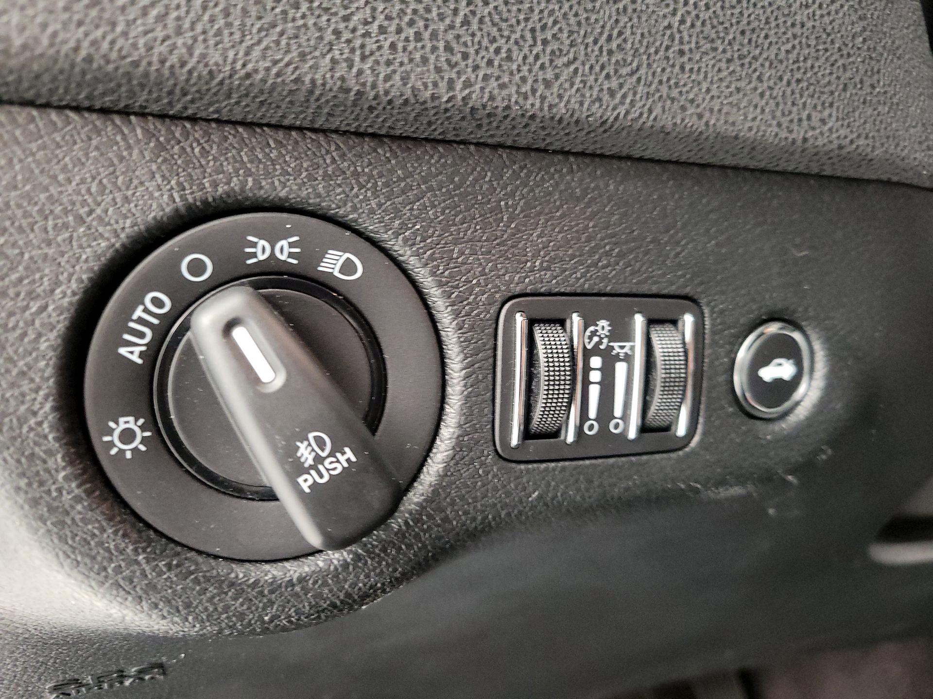 Thumbnail: 2018 Dodge Charger - 13