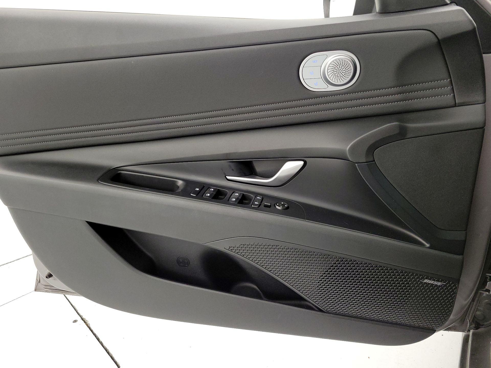 Thumbnail: 2022 Hyundai Elantra - 12