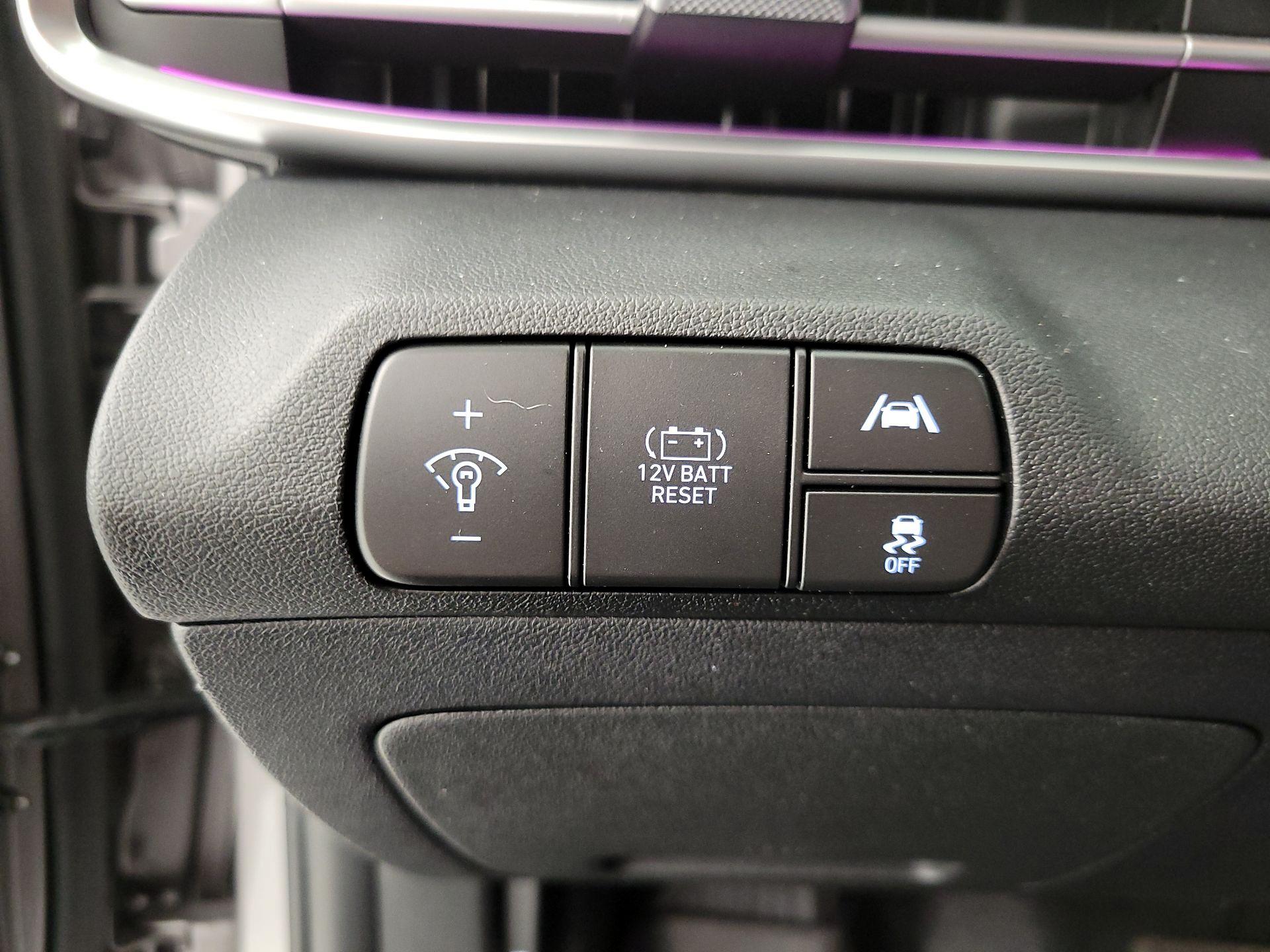 Thumbnail: 2022 Hyundai Elantra - 13