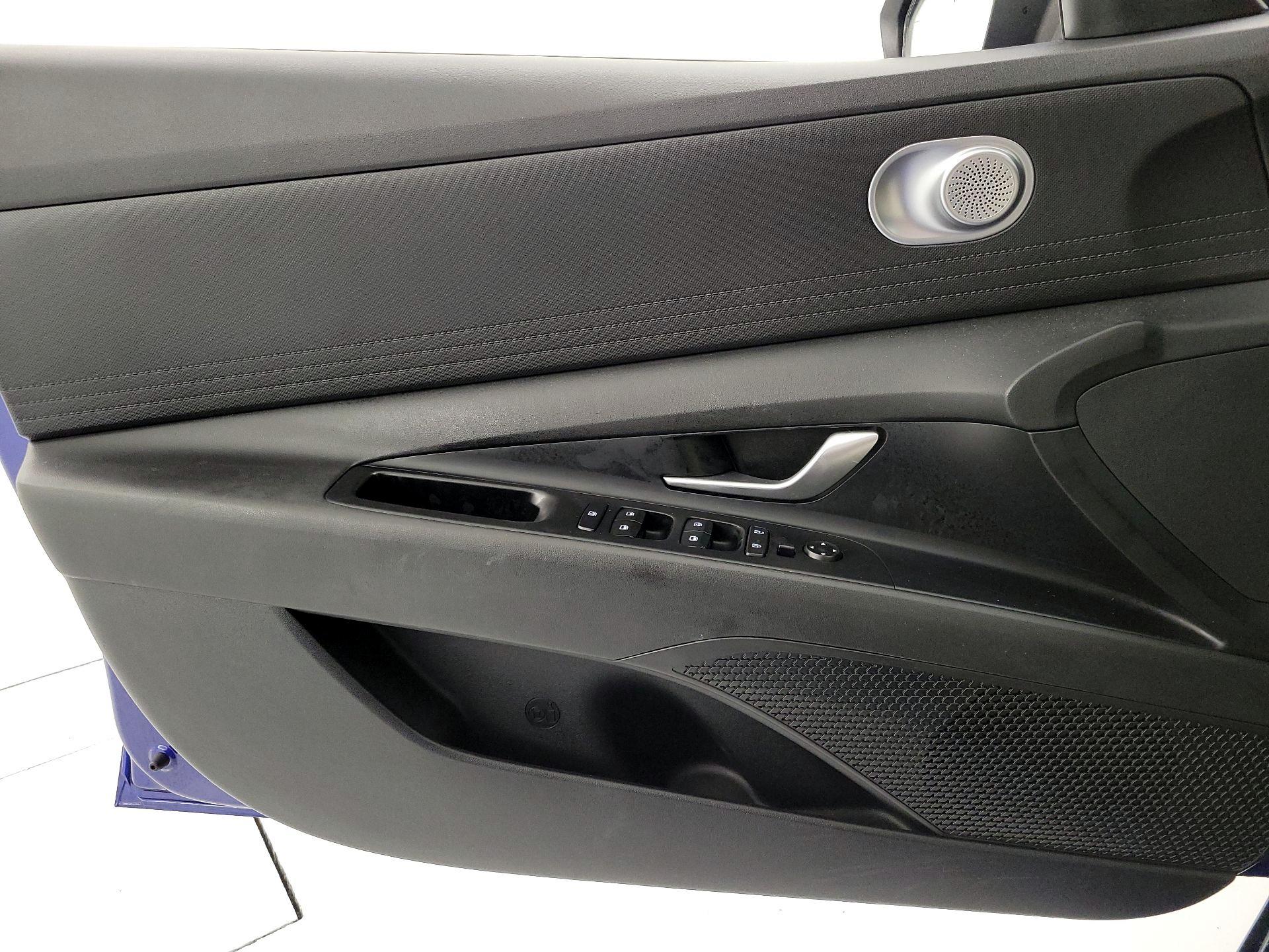 Thumbnail: 2022 Hyundai Elantra - 12