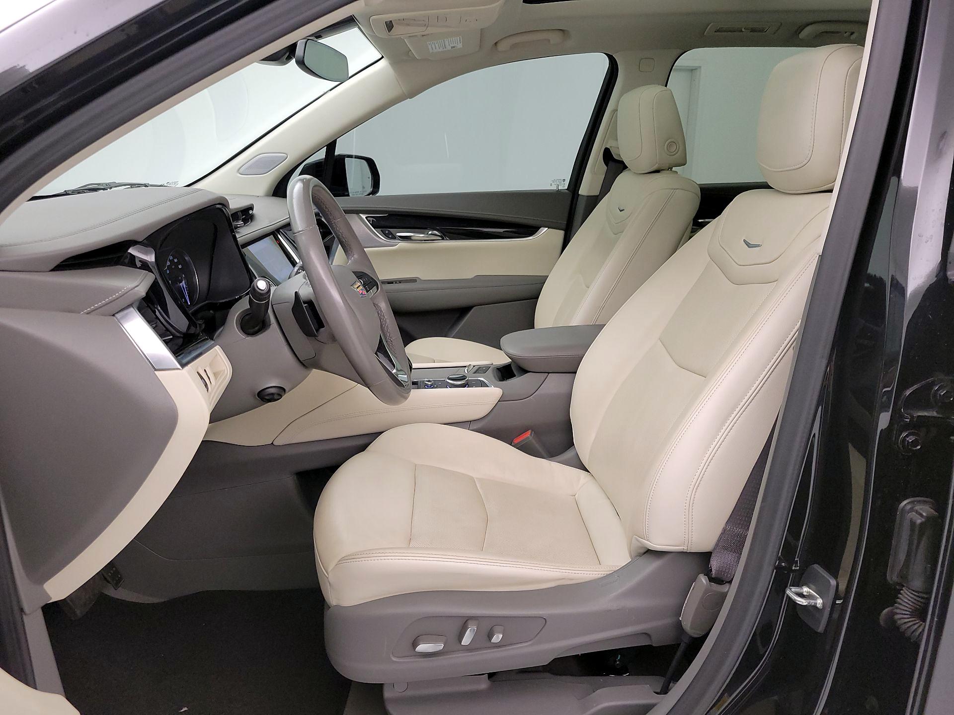 Thumbnail: 2023 Cadillac XT6 - 11