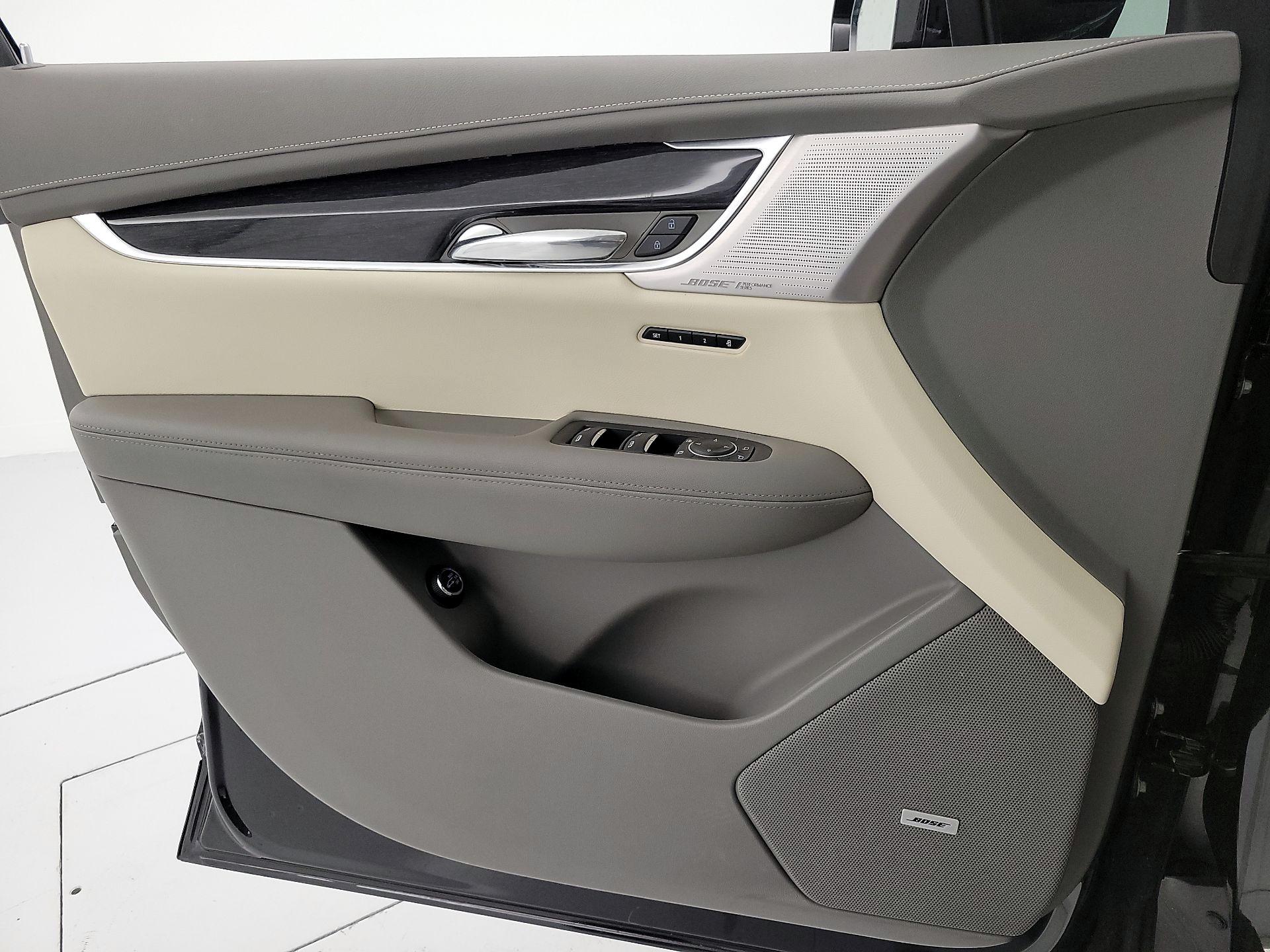 Thumbnail: 2023 Cadillac XT6 - 12