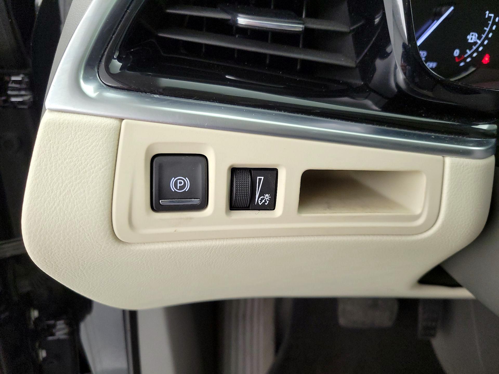 Thumbnail: 2023 Cadillac XT6 - 13