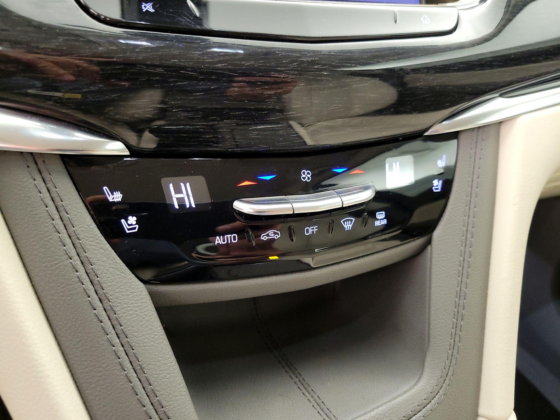 Thumbnail: 2023 Cadillac XT6 - 17