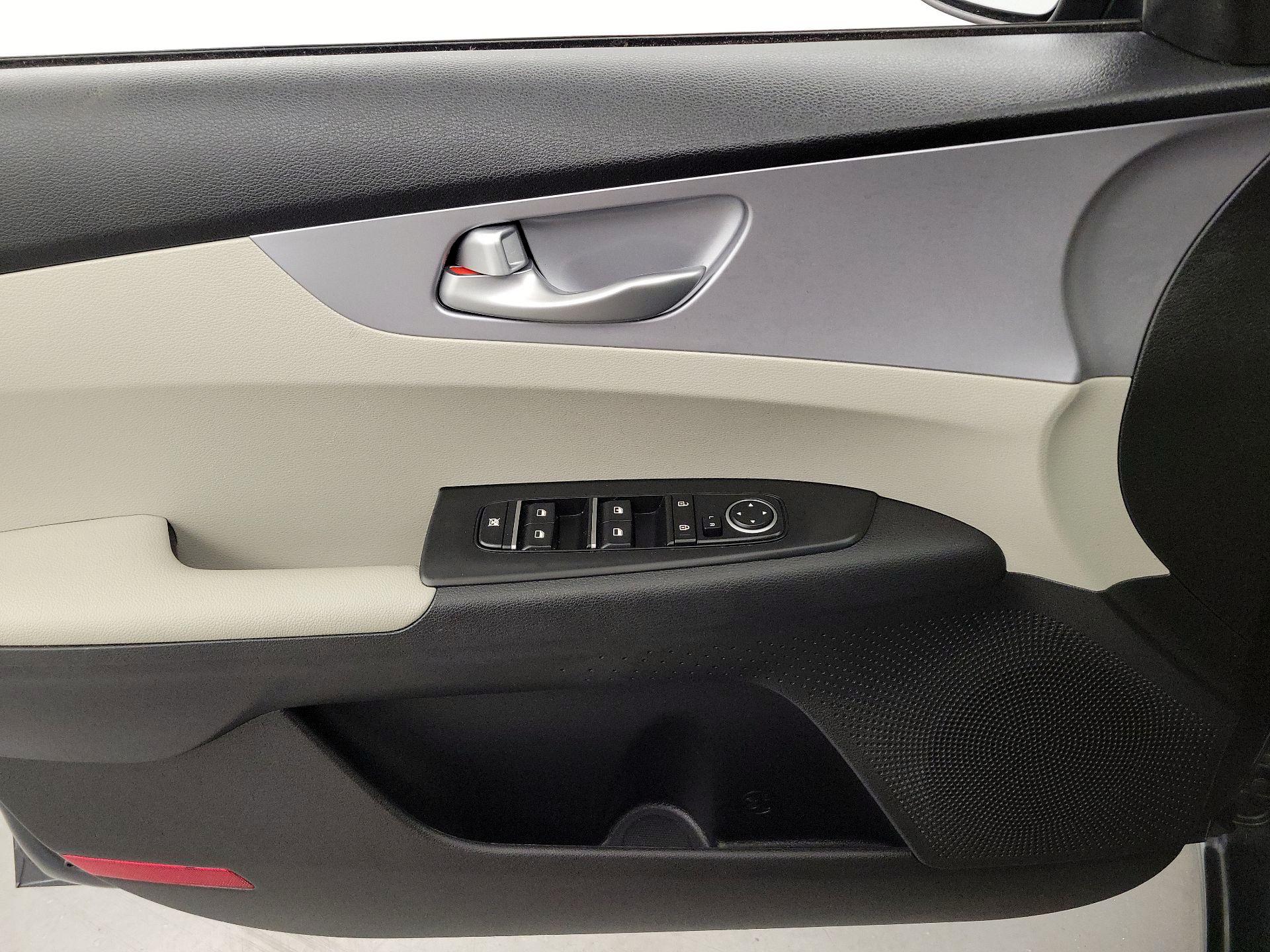 Thumbnail: 2023 Kia Forte - 12