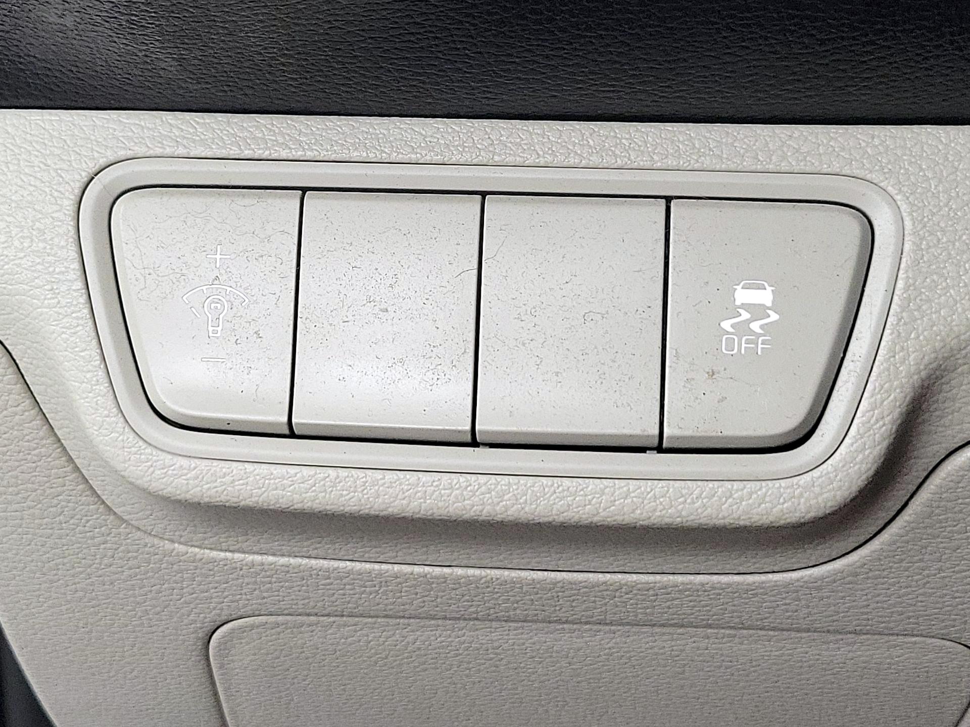 Thumbnail: 2023 Kia Forte - 13