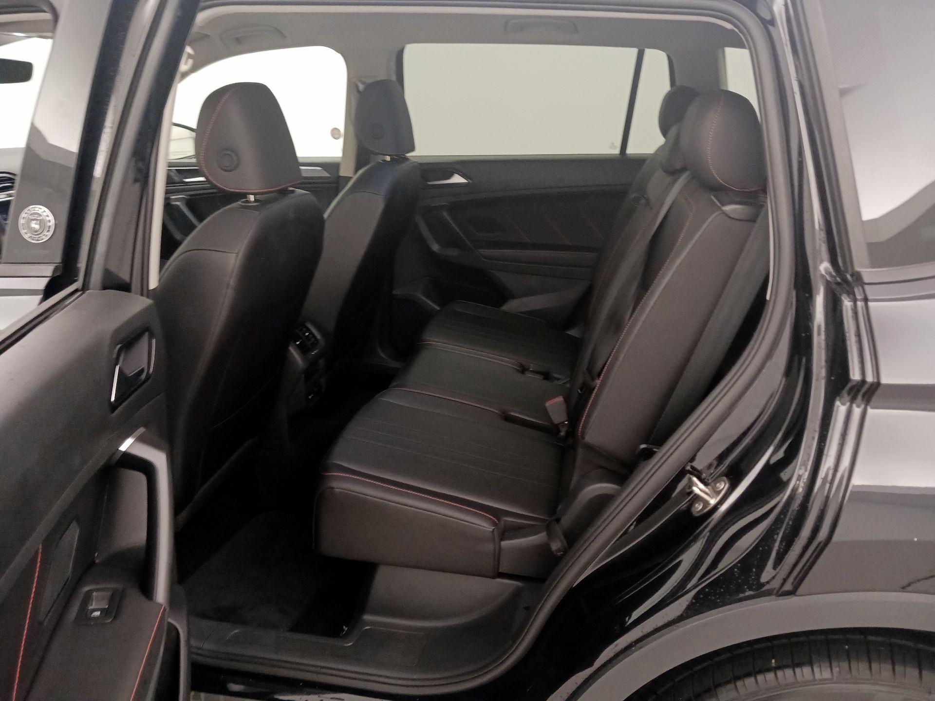 Thumbnail: 2024 Volkswagen Tiguan - 19