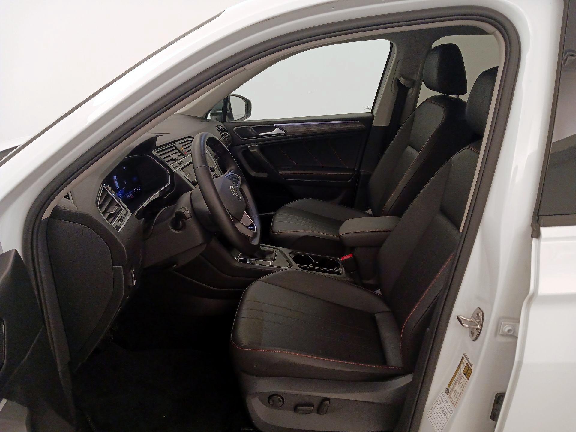 Thumbnail: 2024 Volkswagen Tiguan - 11