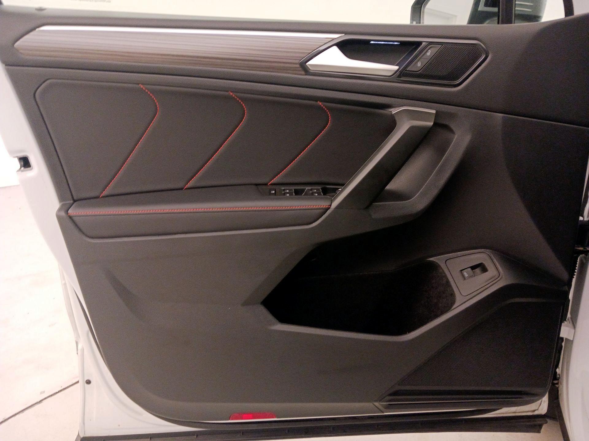 Thumbnail: 2024 Volkswagen Tiguan - 12