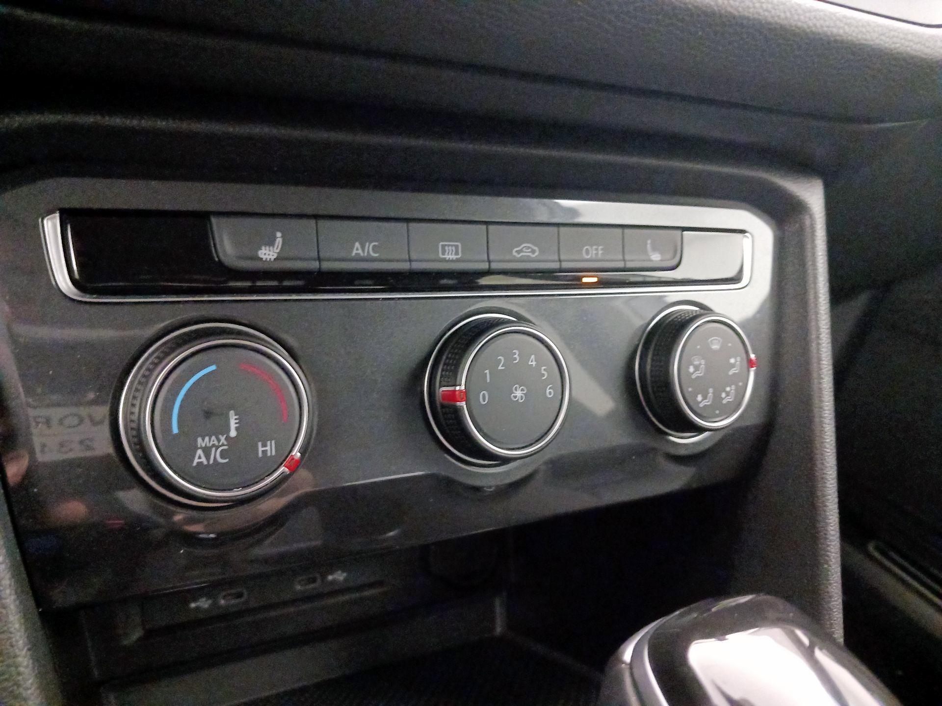 Thumbnail: 2024 Volkswagen Tiguan - 16