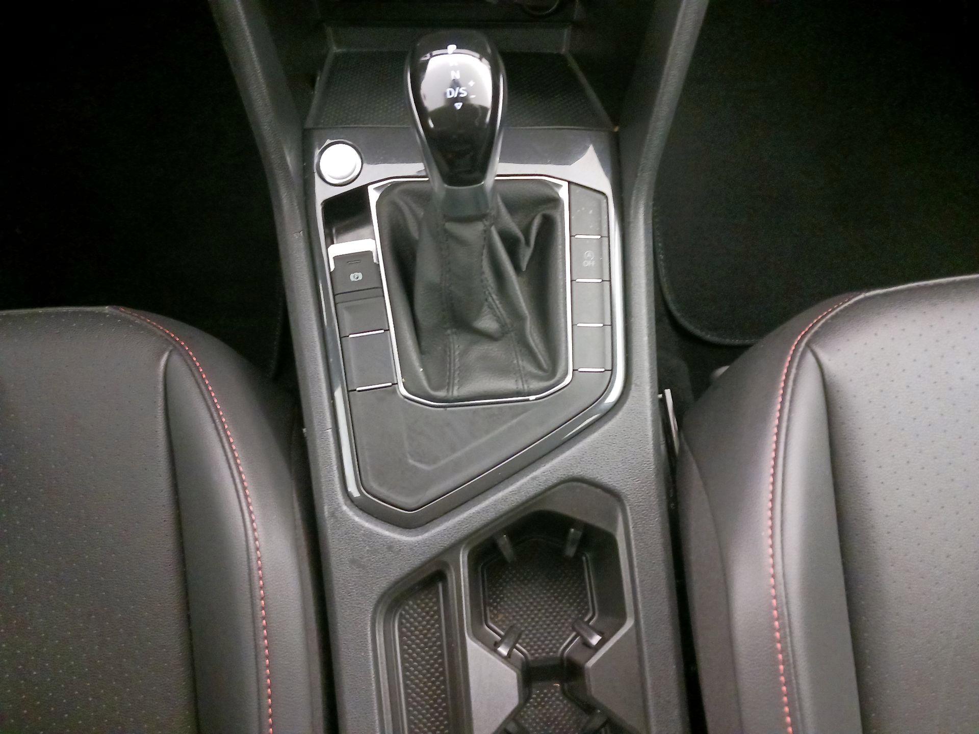 Thumbnail: 2024 Volkswagen Tiguan - 17