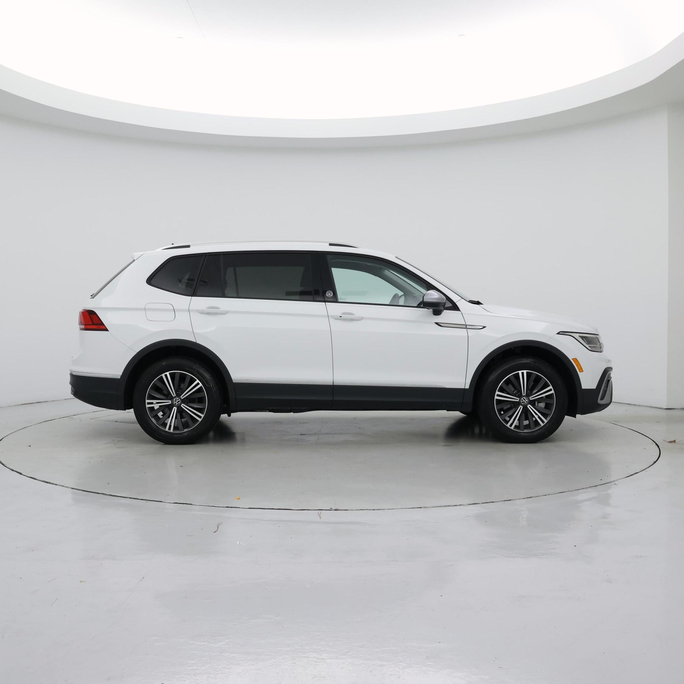 Thumbnail: 2024 Volkswagen Tiguan - 7