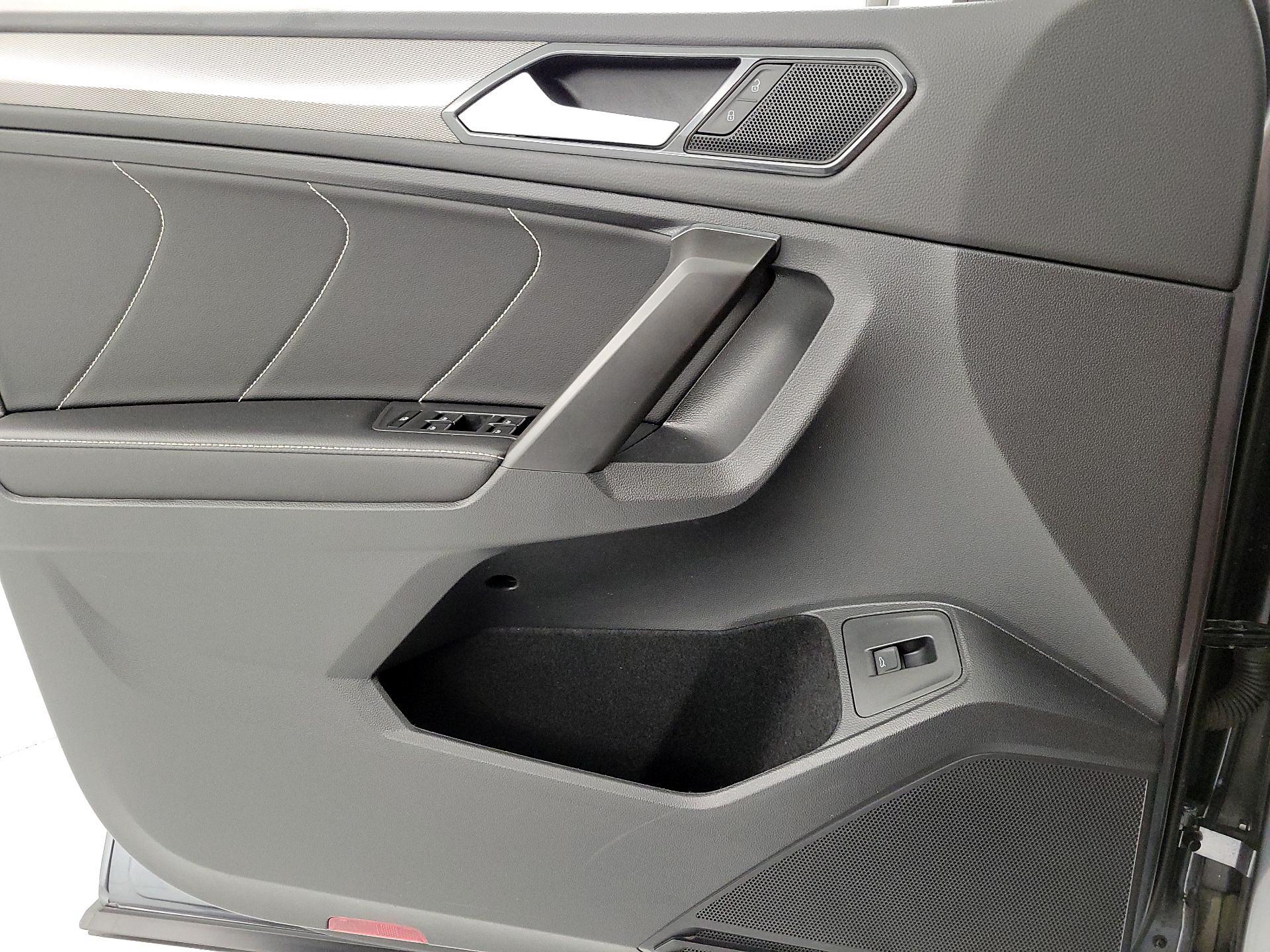 Thumbnail: 2022 Volkswagen Tiguan - 12