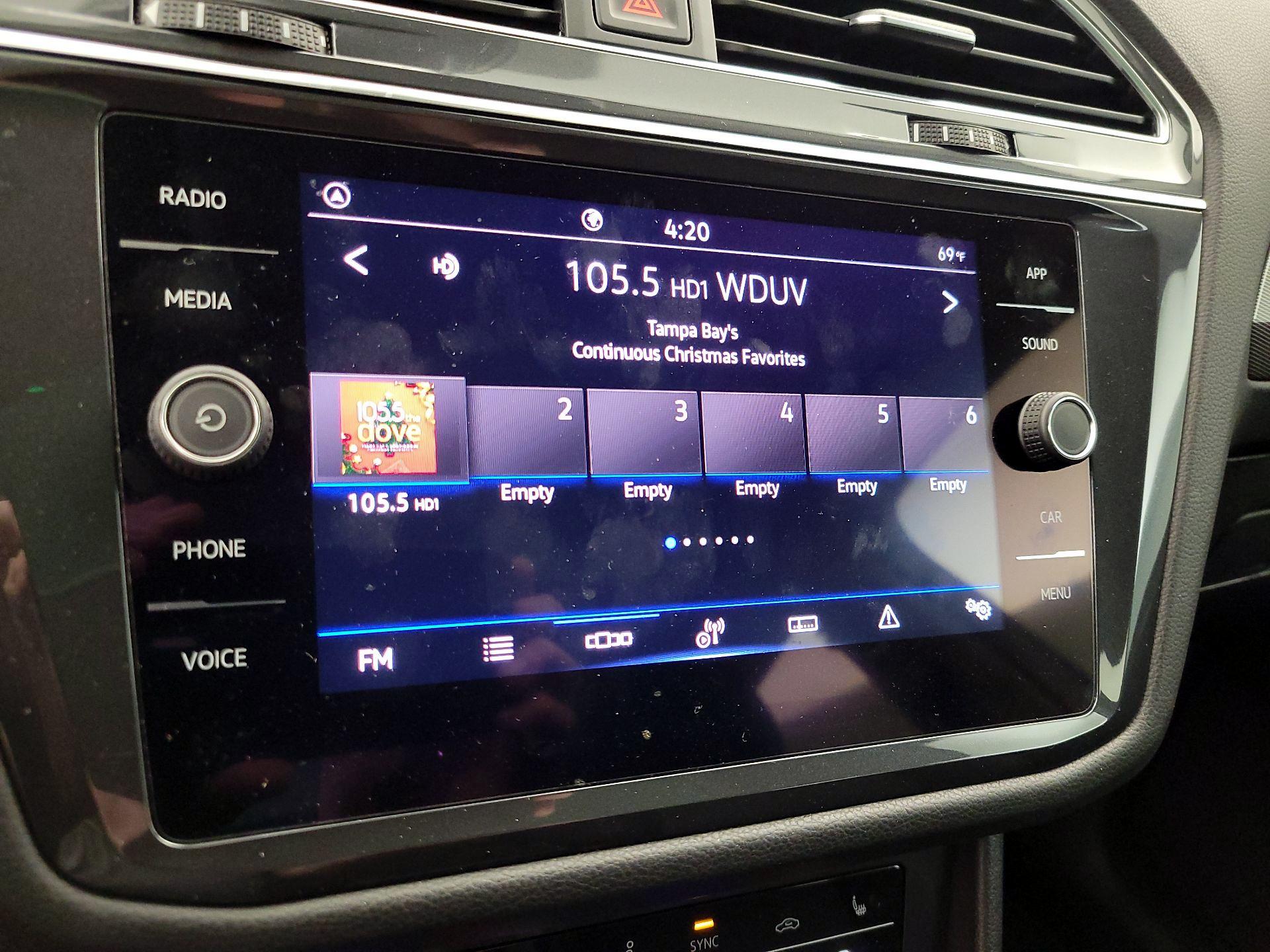 Thumbnail: 2022 Volkswagen Tiguan - 15