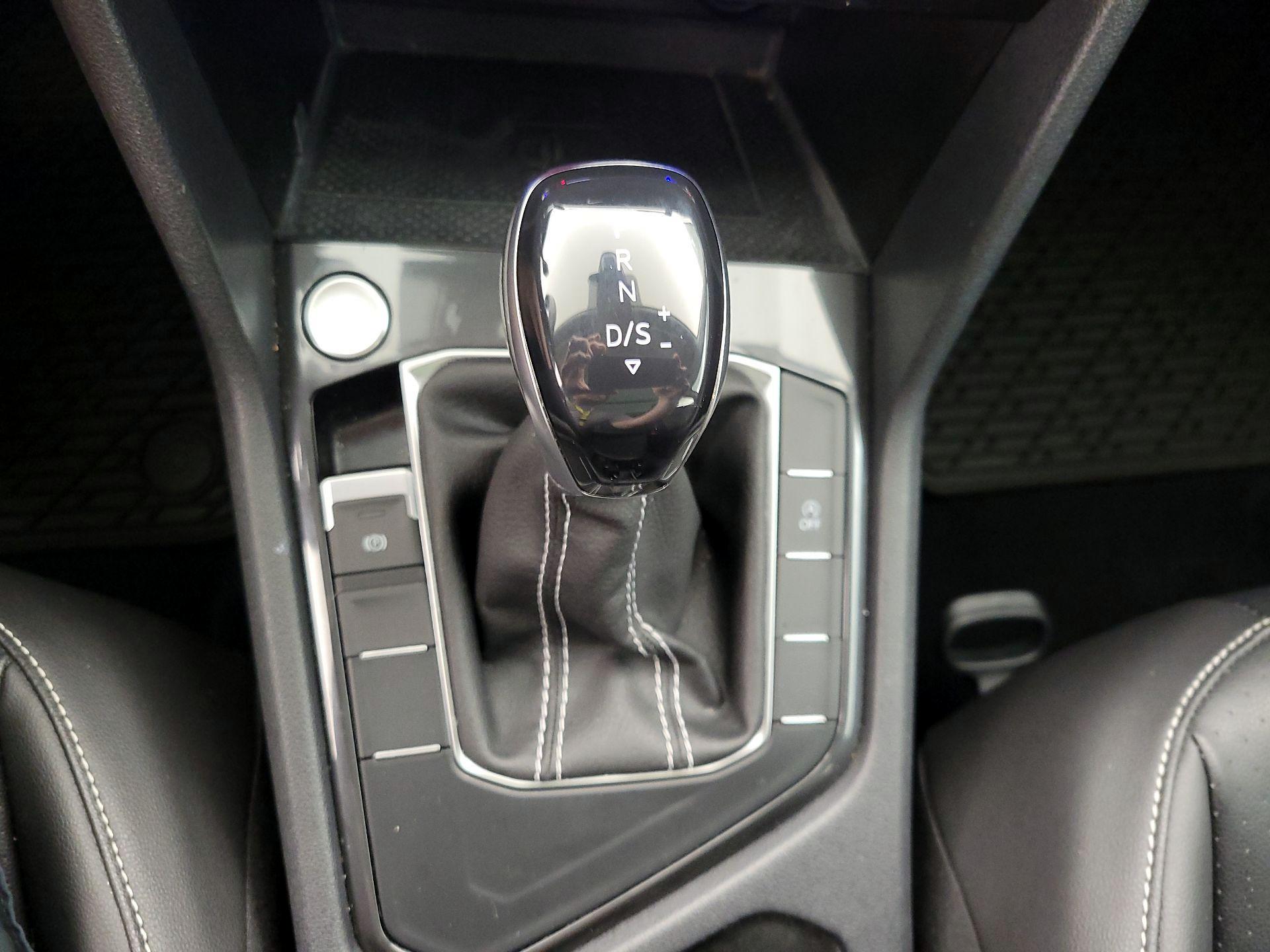 Thumbnail: 2022 Volkswagen Tiguan - 17