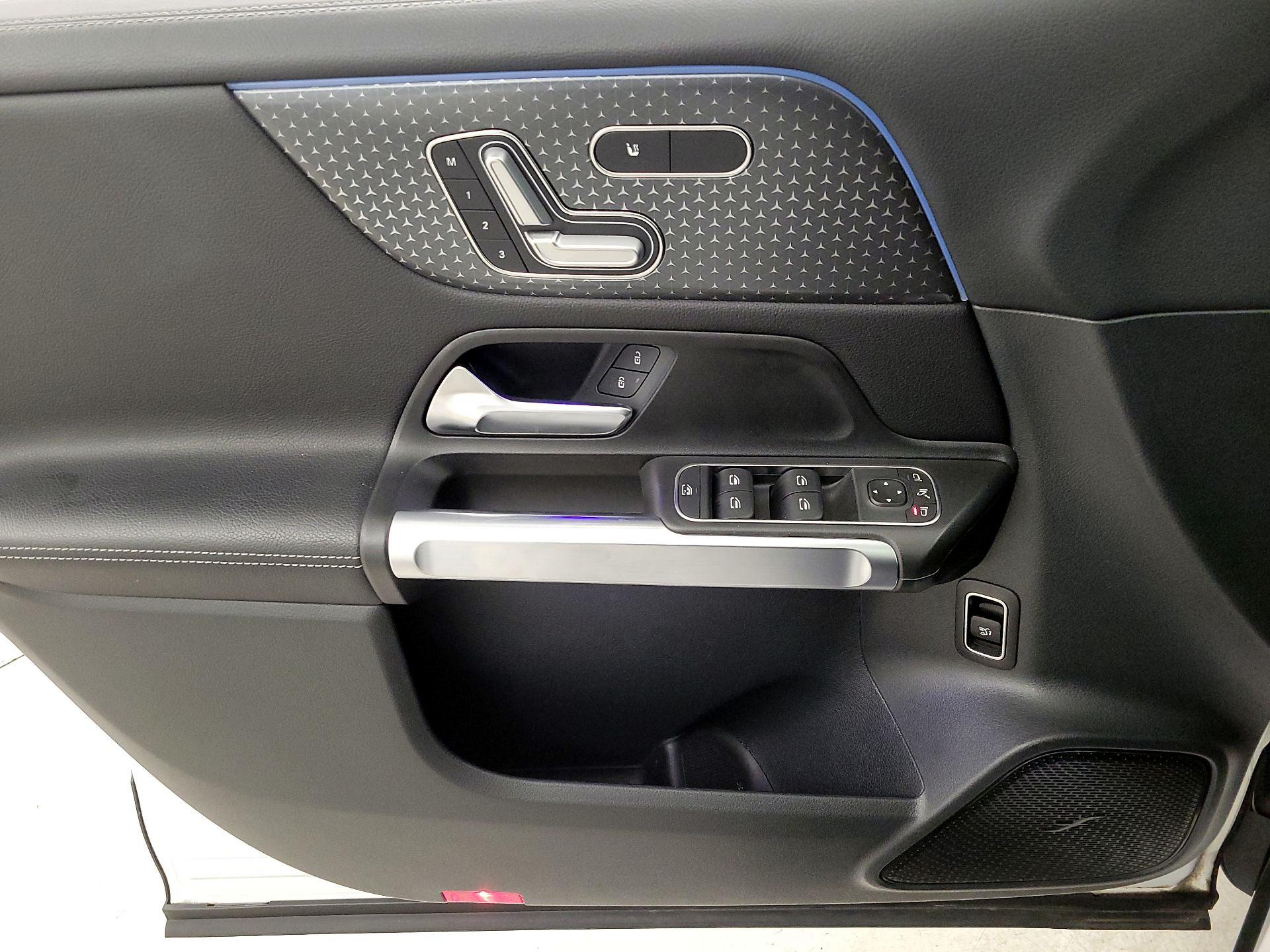 Thumbnail: 2024 Mercedes-Benz GLB - 12