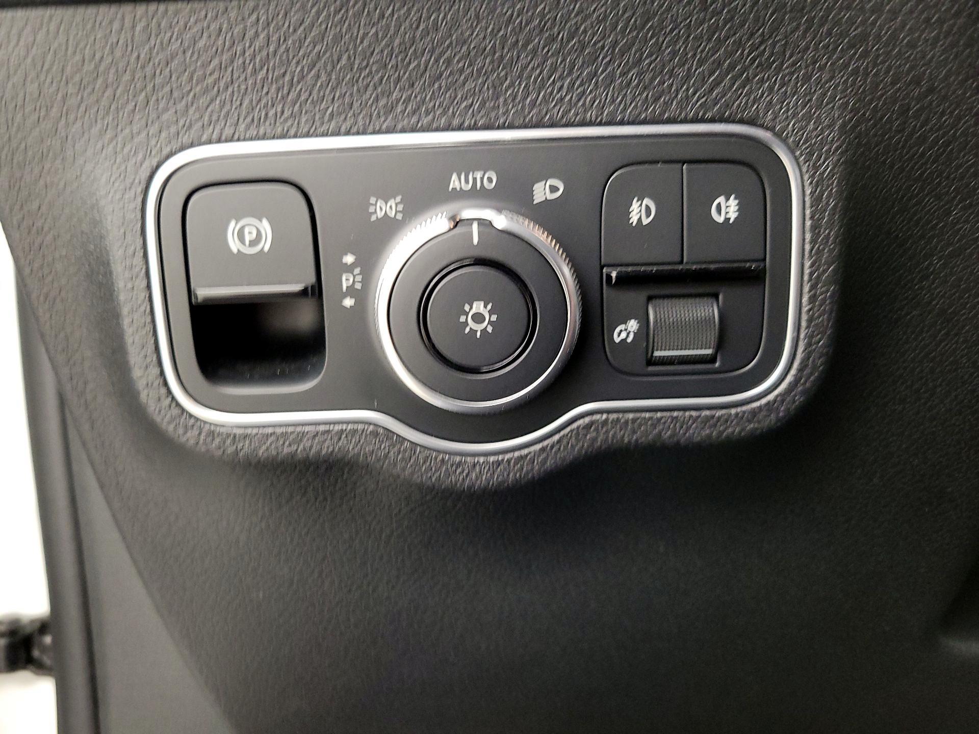 Thumbnail: 2024 Mercedes-Benz GLB - 13